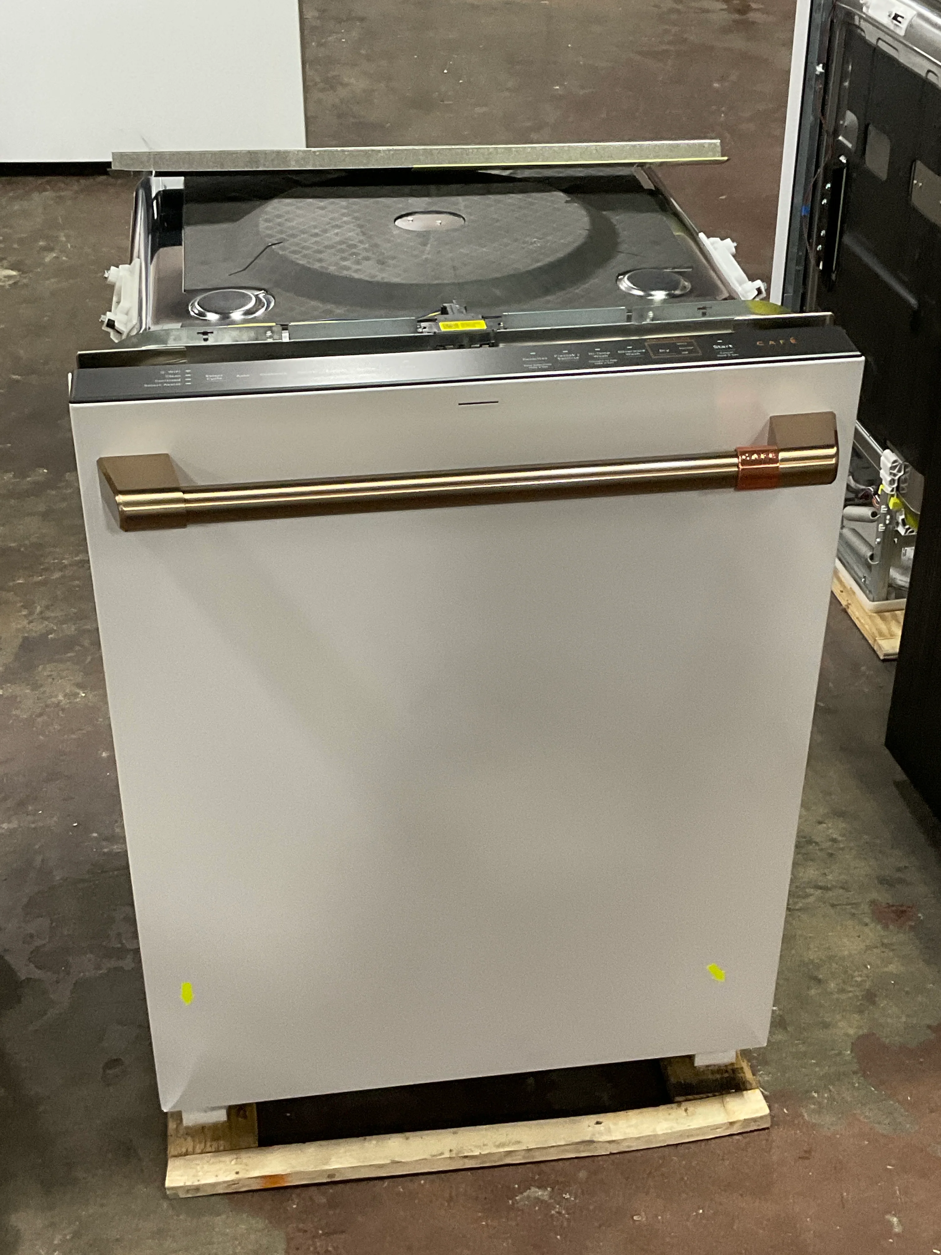 CAFÉ™ CustomFit ENERGY STAR Stainless Interior Smart Dishwasher with Ultra Wash Top Rack and Dual Convection Ultra Dry, 44 dBA - Image 12