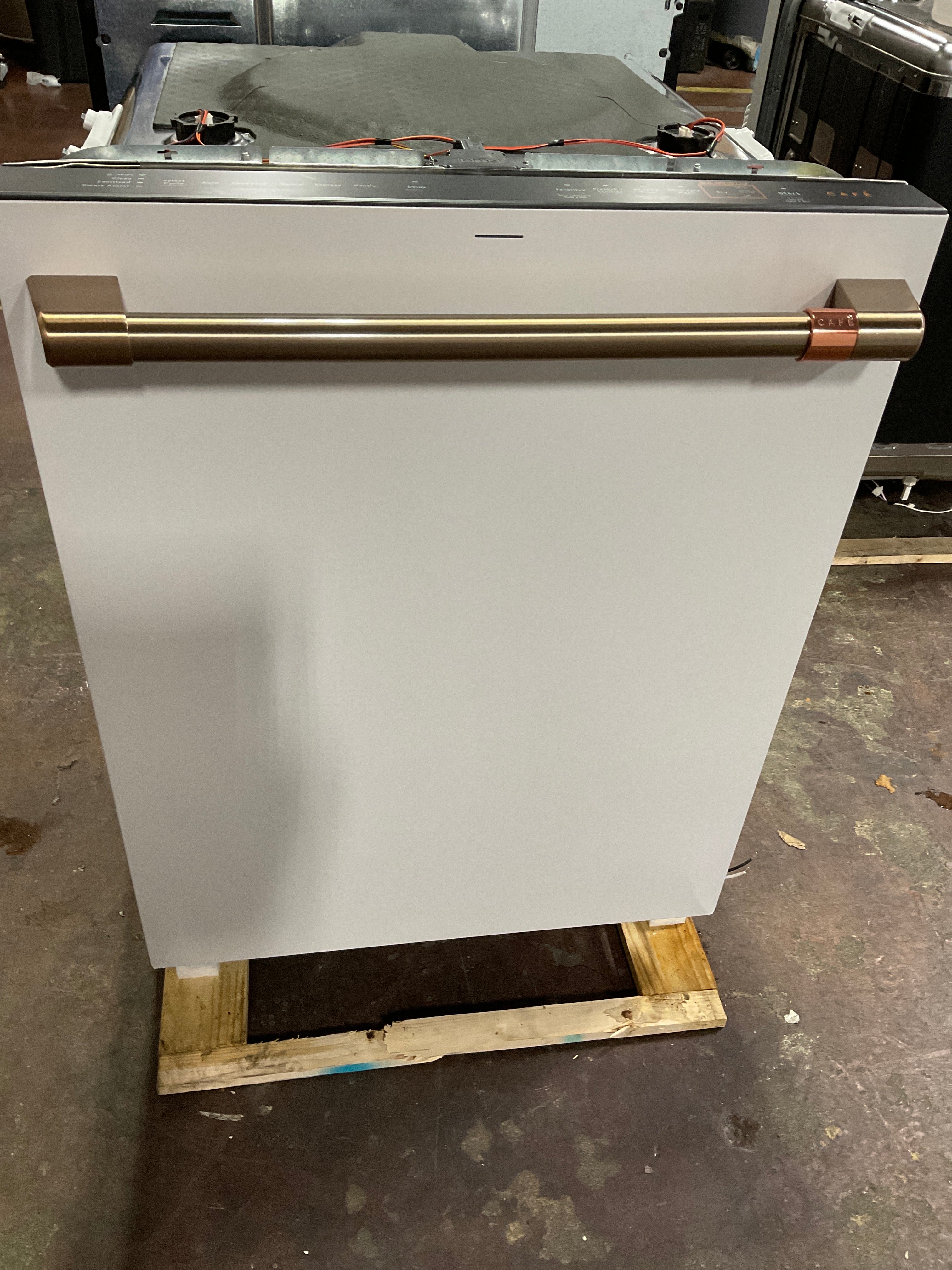 CAFÉ™ CustomFit ENERGY STAR Stainless Interior Smart Dishwasher with Ultra Wash Top Rack and Dual Convection Ultra Dry, LED Lights, 39 dBA - Image 11