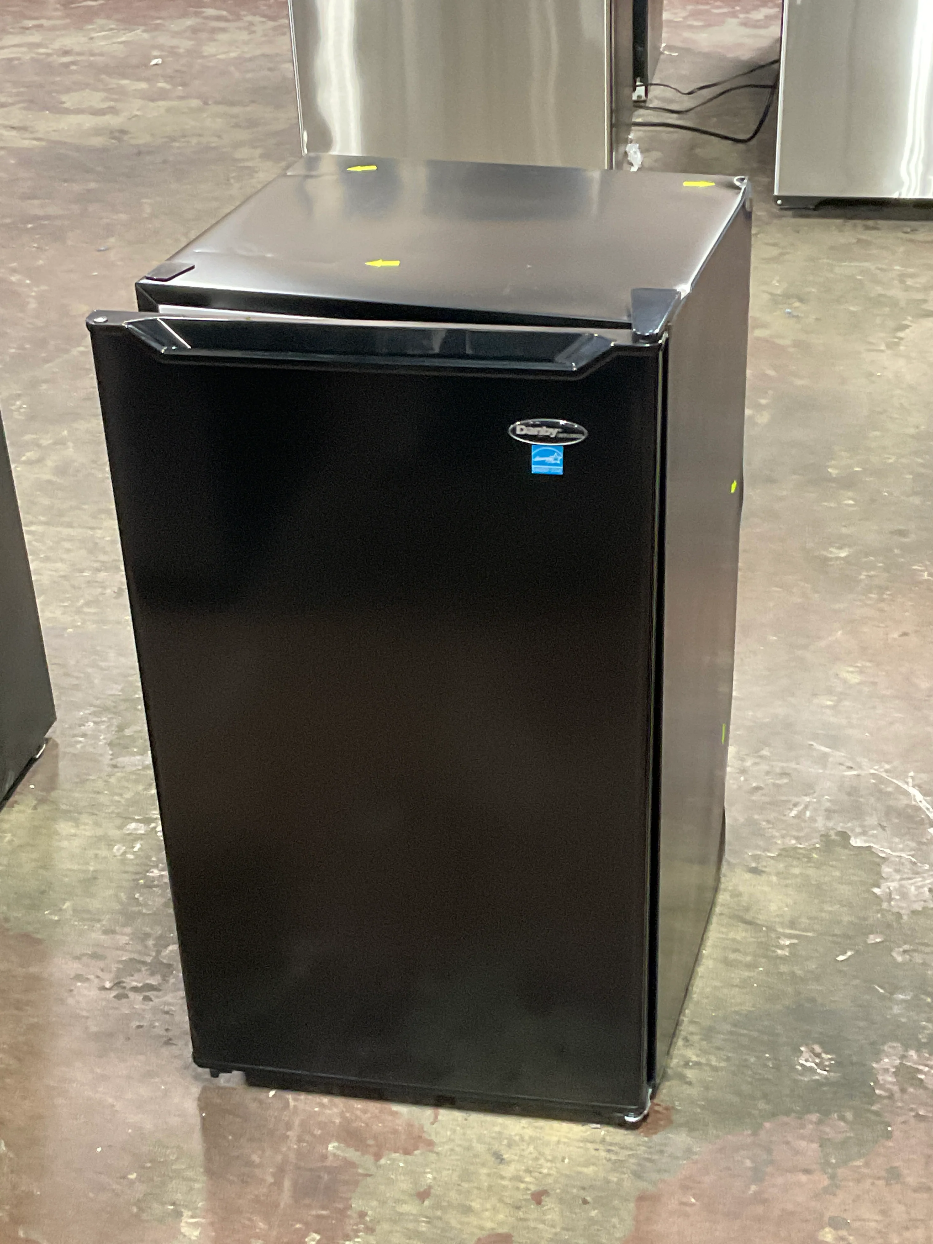 Danby 3.2 cu. ft. Compact Fridge in Black - Image 11