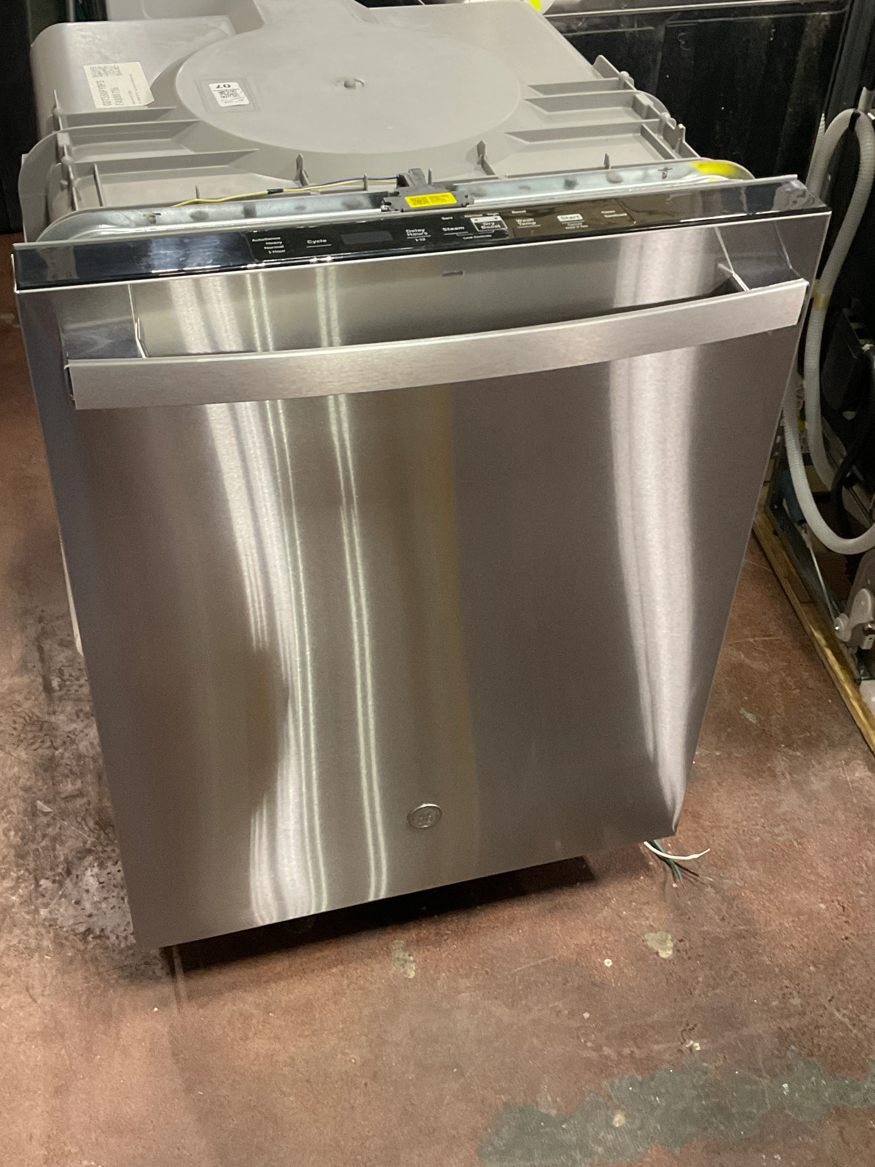 GE ENERGY STAR Top Control with Plastic Interior Dishwasher with Sanitize Cycle & Dry Boost - Image 8