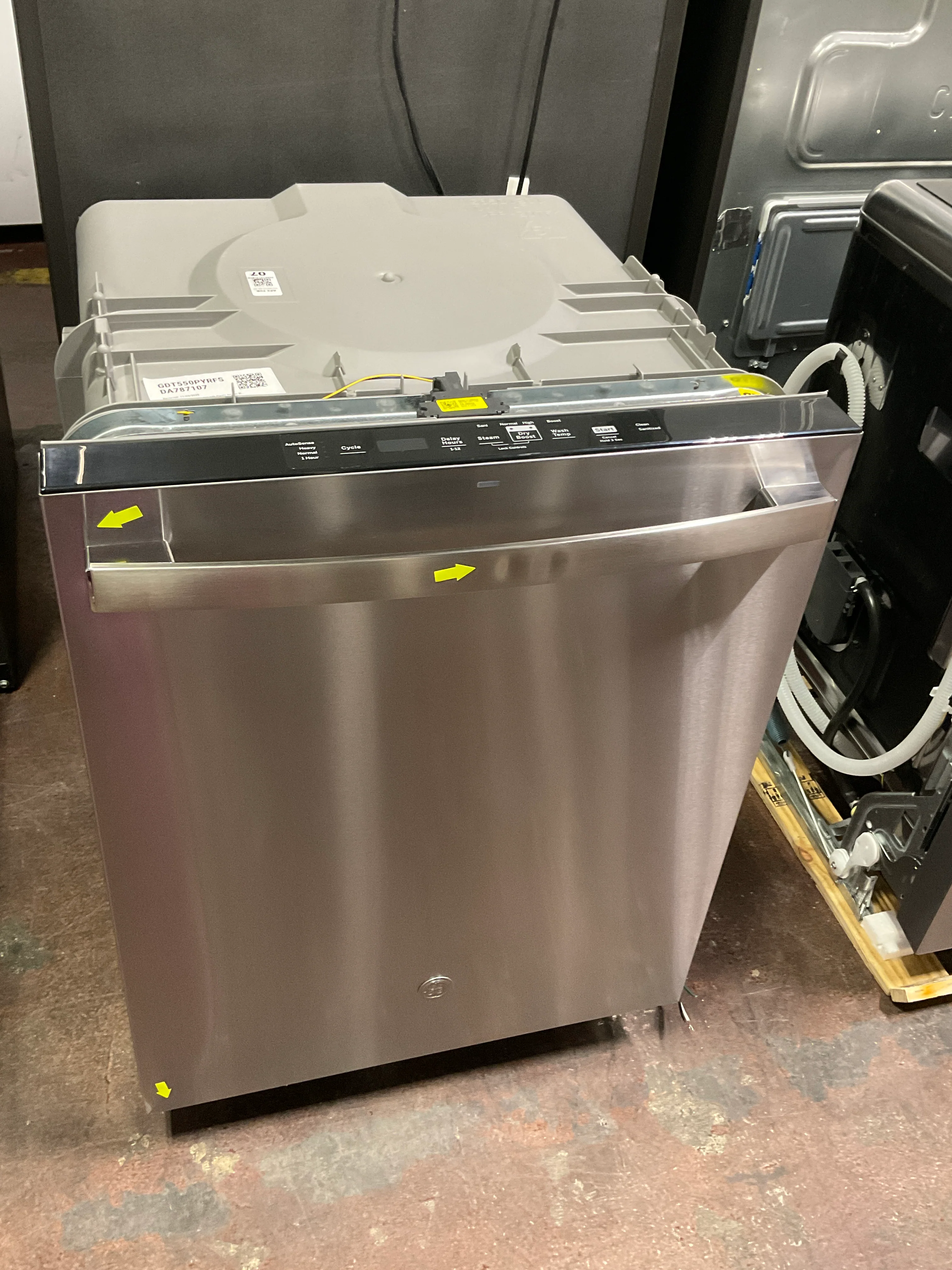 GE ENERGY STAR Top Control with Plastic Interior Dishwasher with Sanitize Cycle & Dry Boost - Image 9