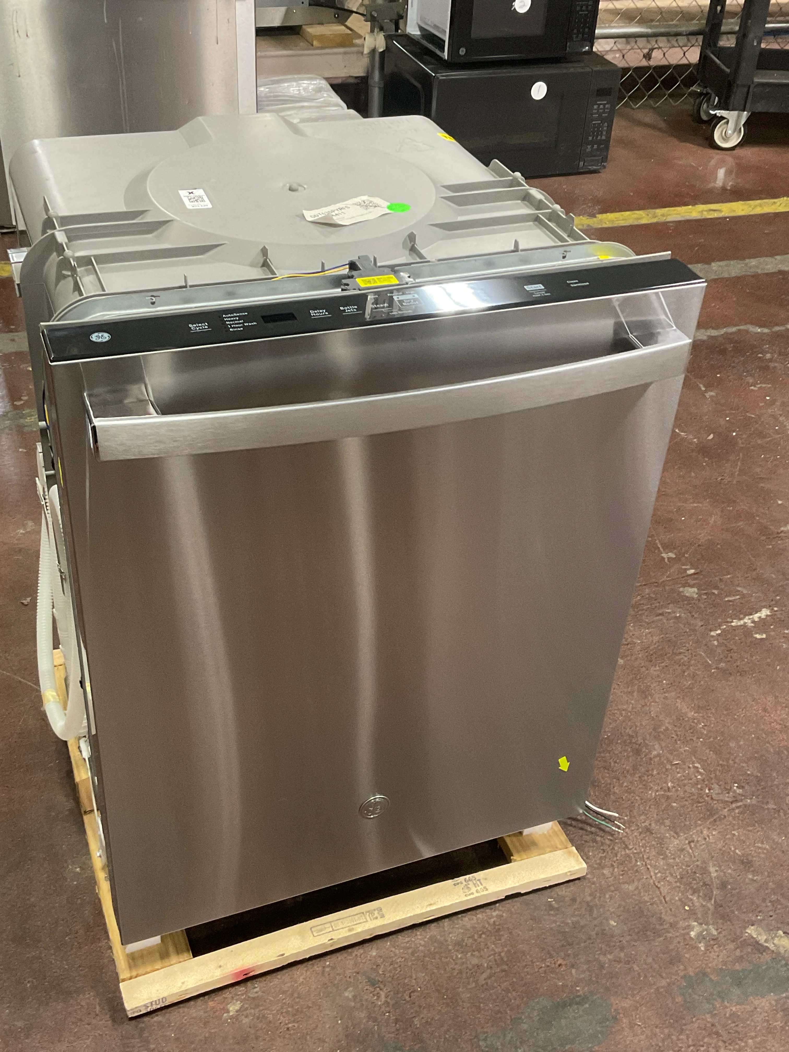 GE® ENERGY STAR® Top Control with Plastic Interior Dishwasher with Sanitize Cycle & Dry Boost - Image 7