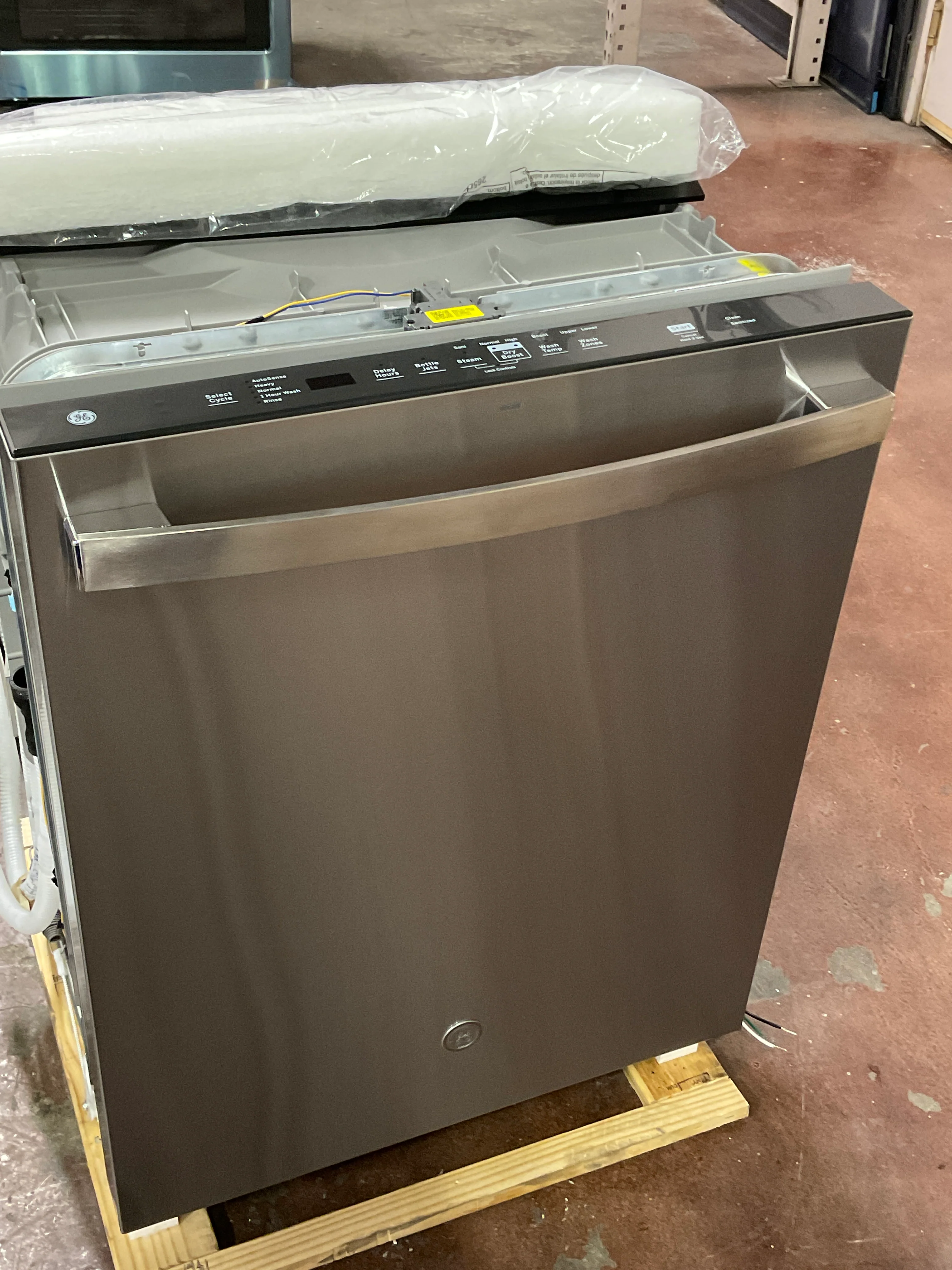 GE® ENERGY STAR® Top Control with Plastic Interior Dishwasher with Sanitize Cycle & Dry Boost - Image 9