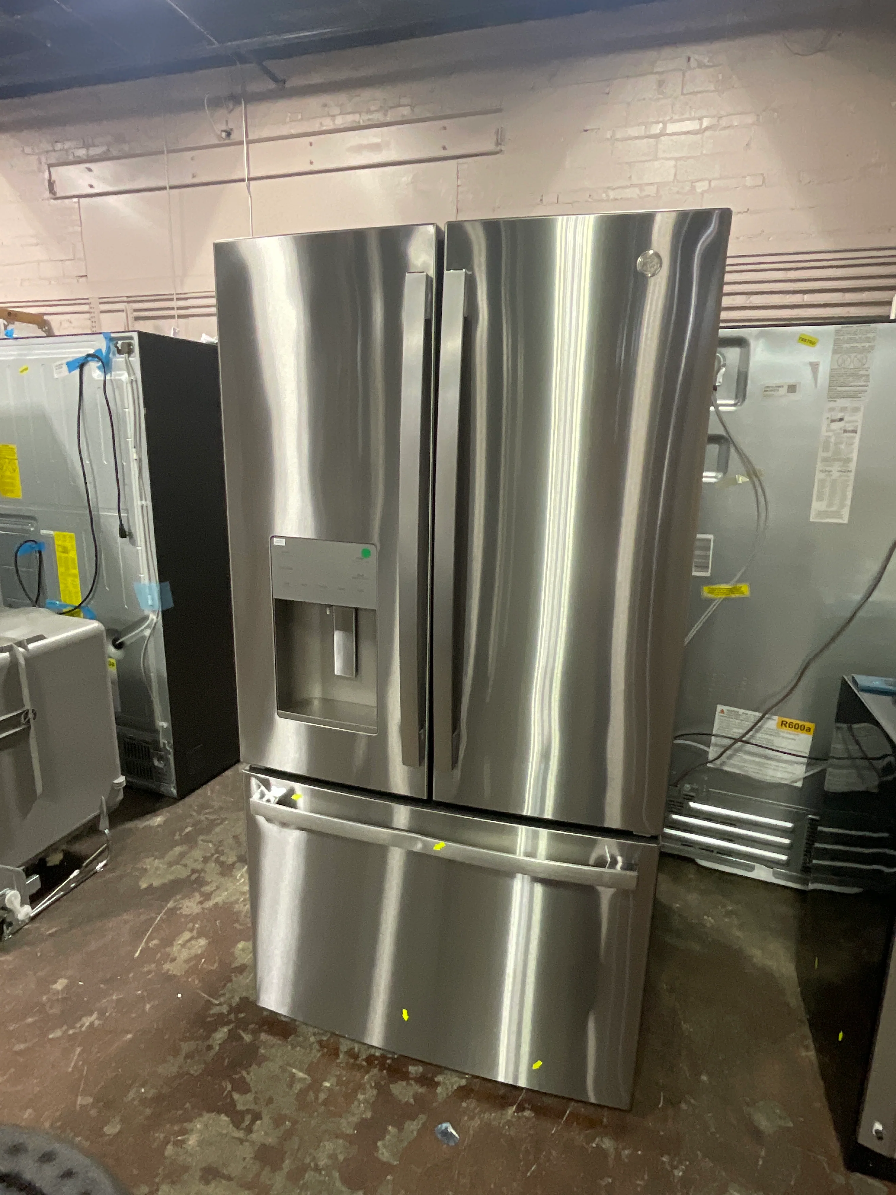 GE ENERGY STAR 25.7 Cu. Ft. Fingerprint Resistant French-Door Refrigerator - Image 11