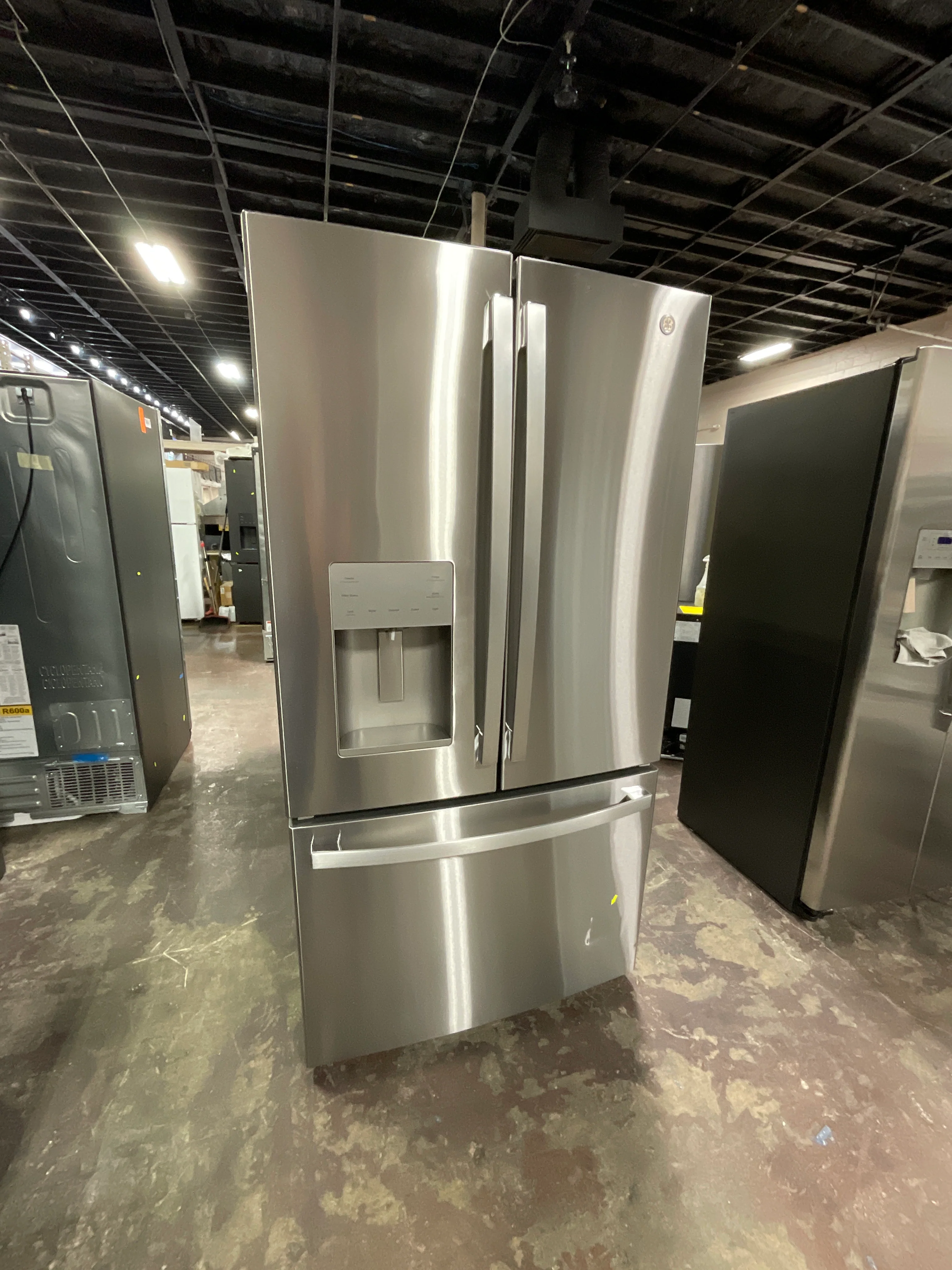 GE ENERGY STAR 25.7 Cu. Ft. Fingerprint Resistant French-Door Refrigerator - Image 19