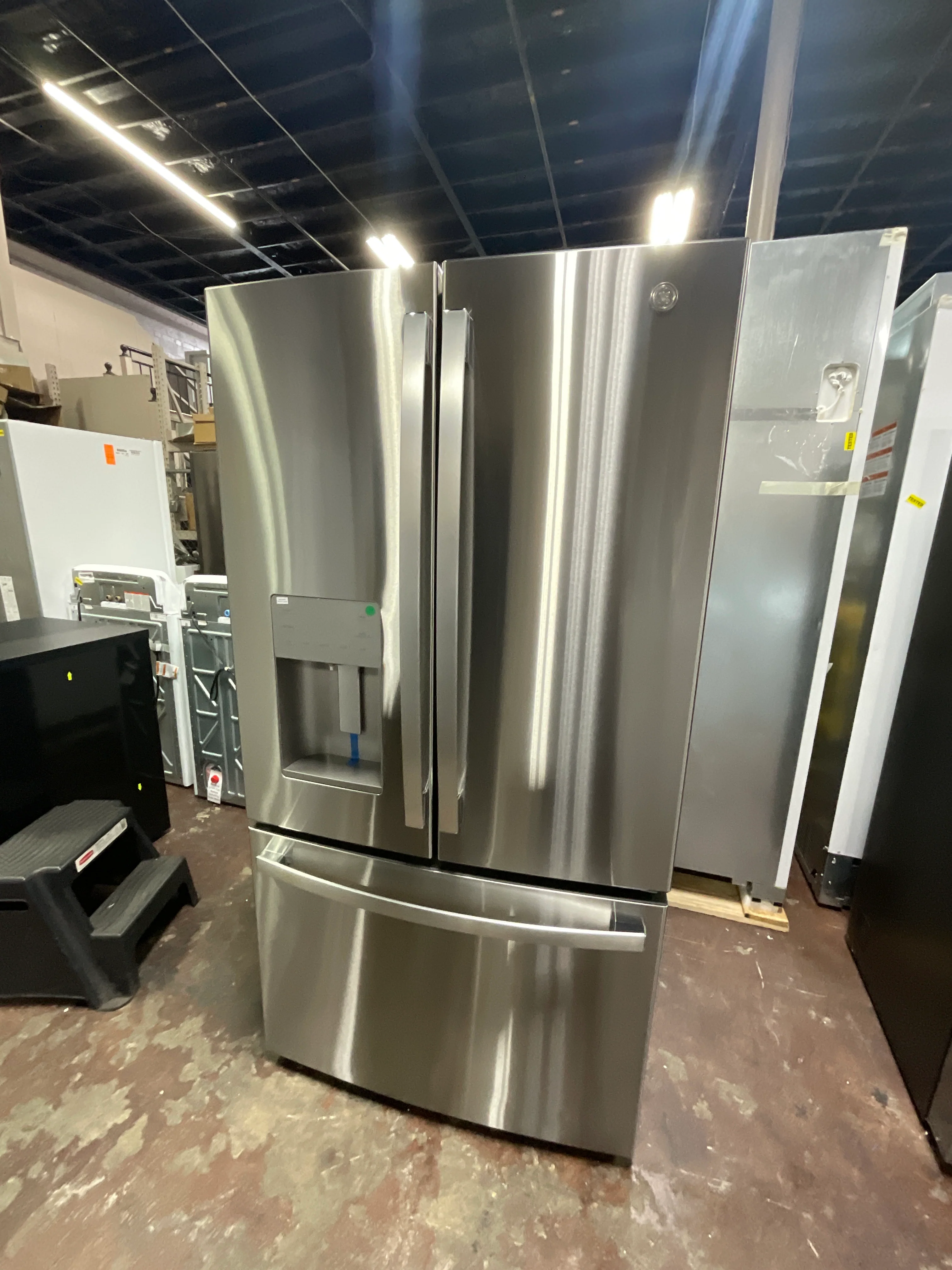 GE ENERGY STAR 25.7 Cu. Ft. Fingerprint Resistant French-Door Refrigerator - Image 22