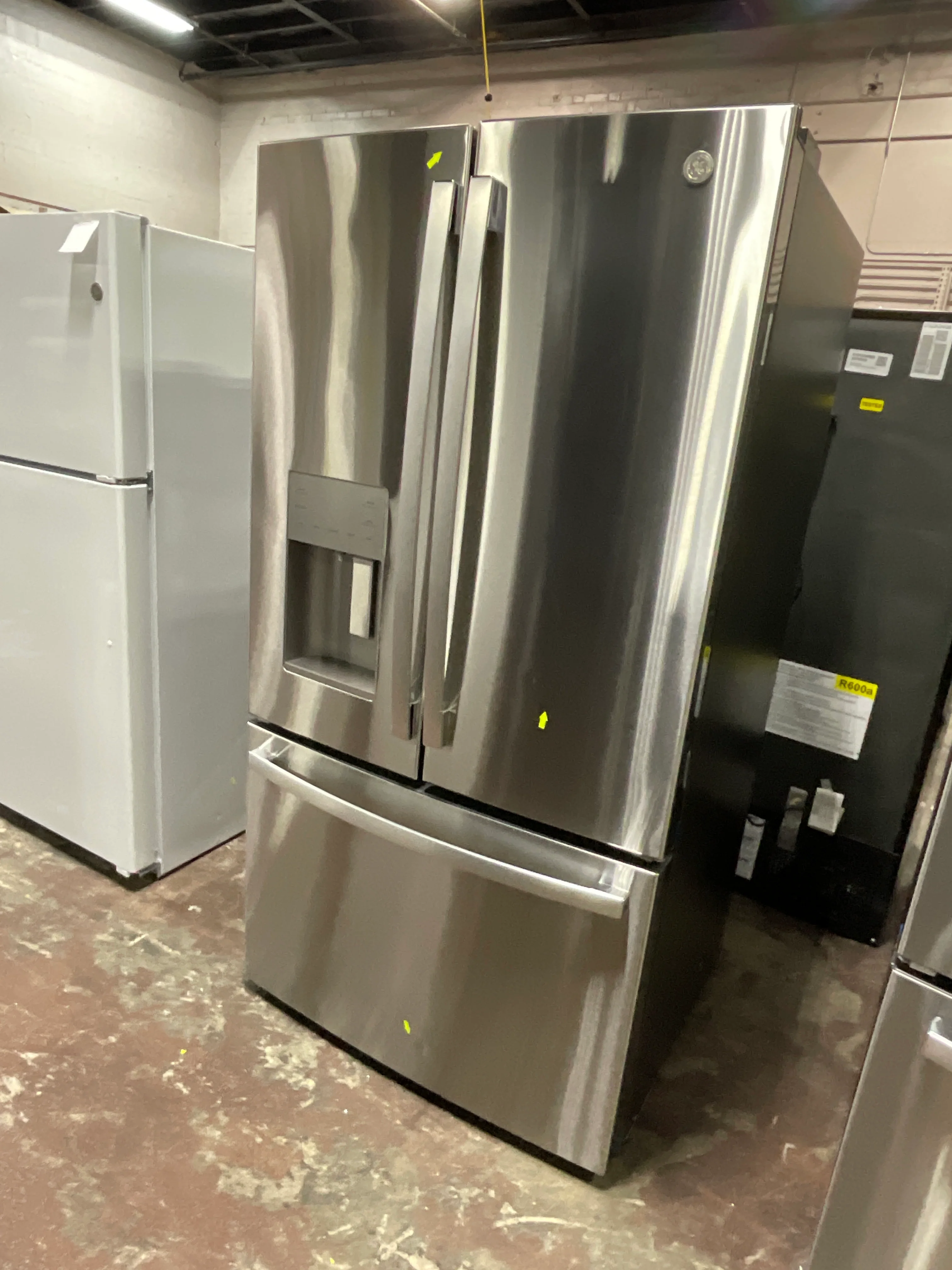 GE ENERGY STAR 25.7 Cu. Ft. Fingerprint Resistant French-Door Refrigerator - Image 23