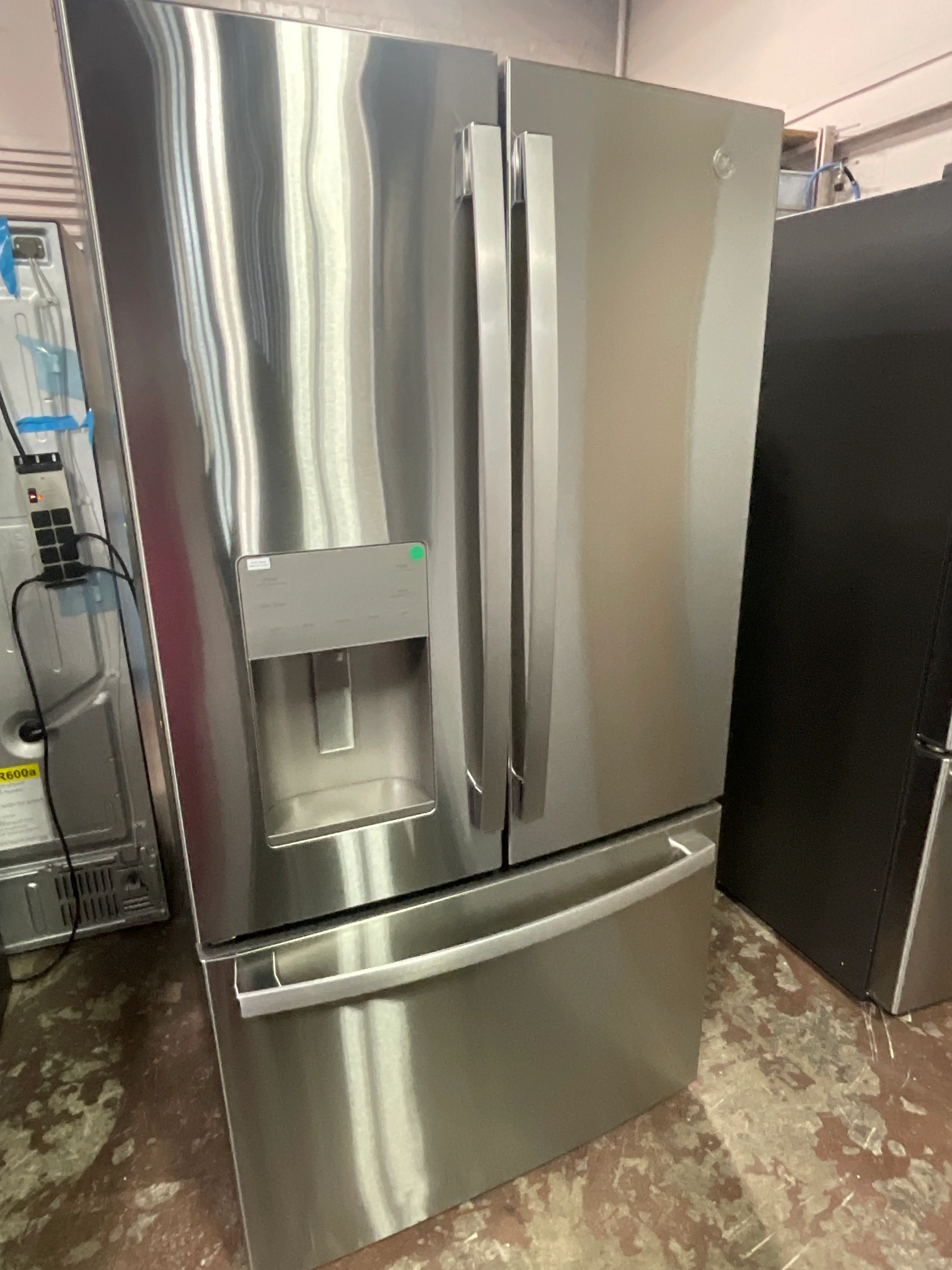 GE ENERGY STAR 25.7 Cu. Ft. Fingerprint Resistant French-Door Refrigerator - Image 6