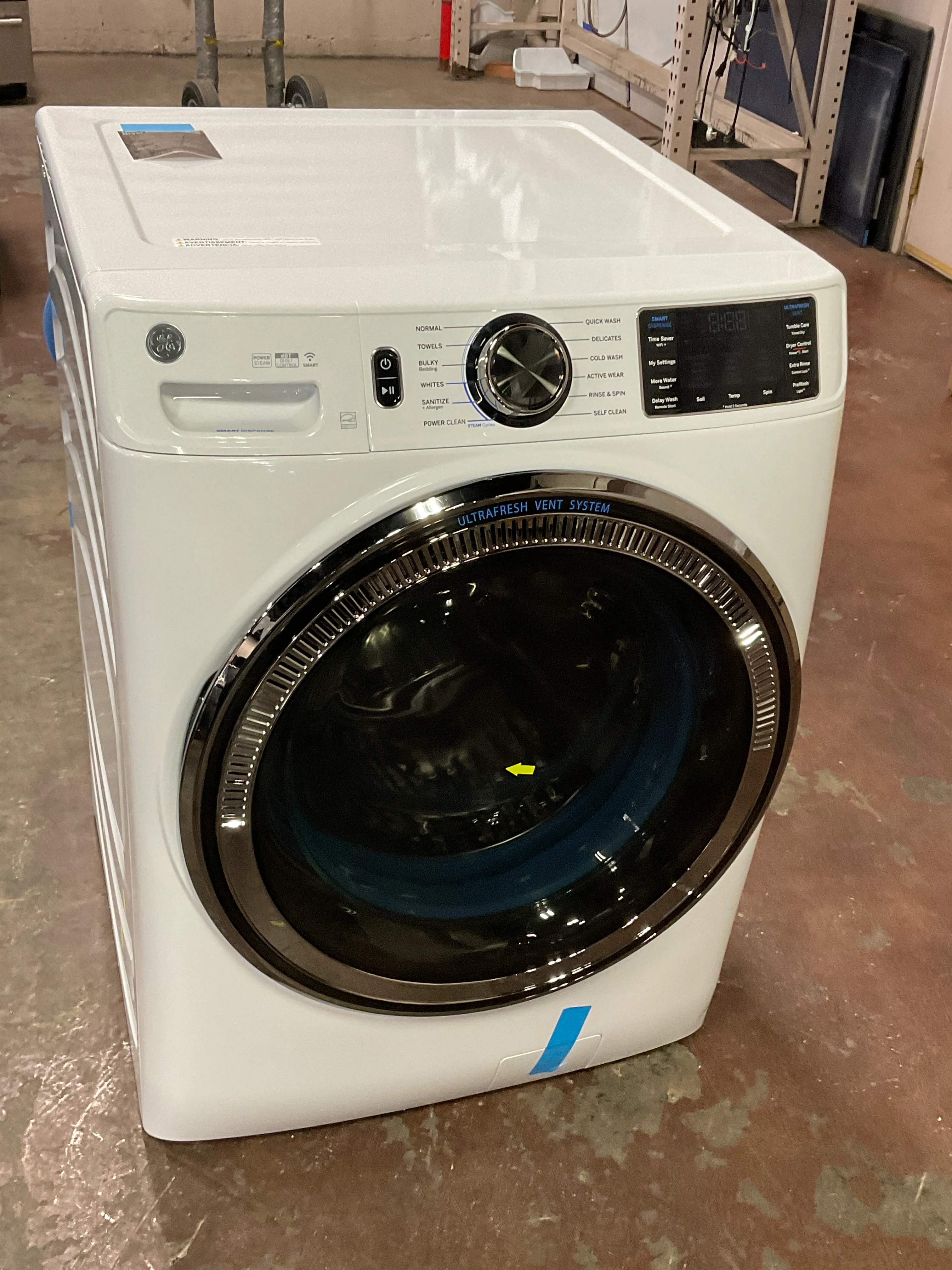 GE® ENERGY STAR® 5.0 cu. ft. Capacity Smart Front Load Steam Washer with SmartDispense™ UltraFresh Vent System with OdorBlock™ and Steam - Image 7