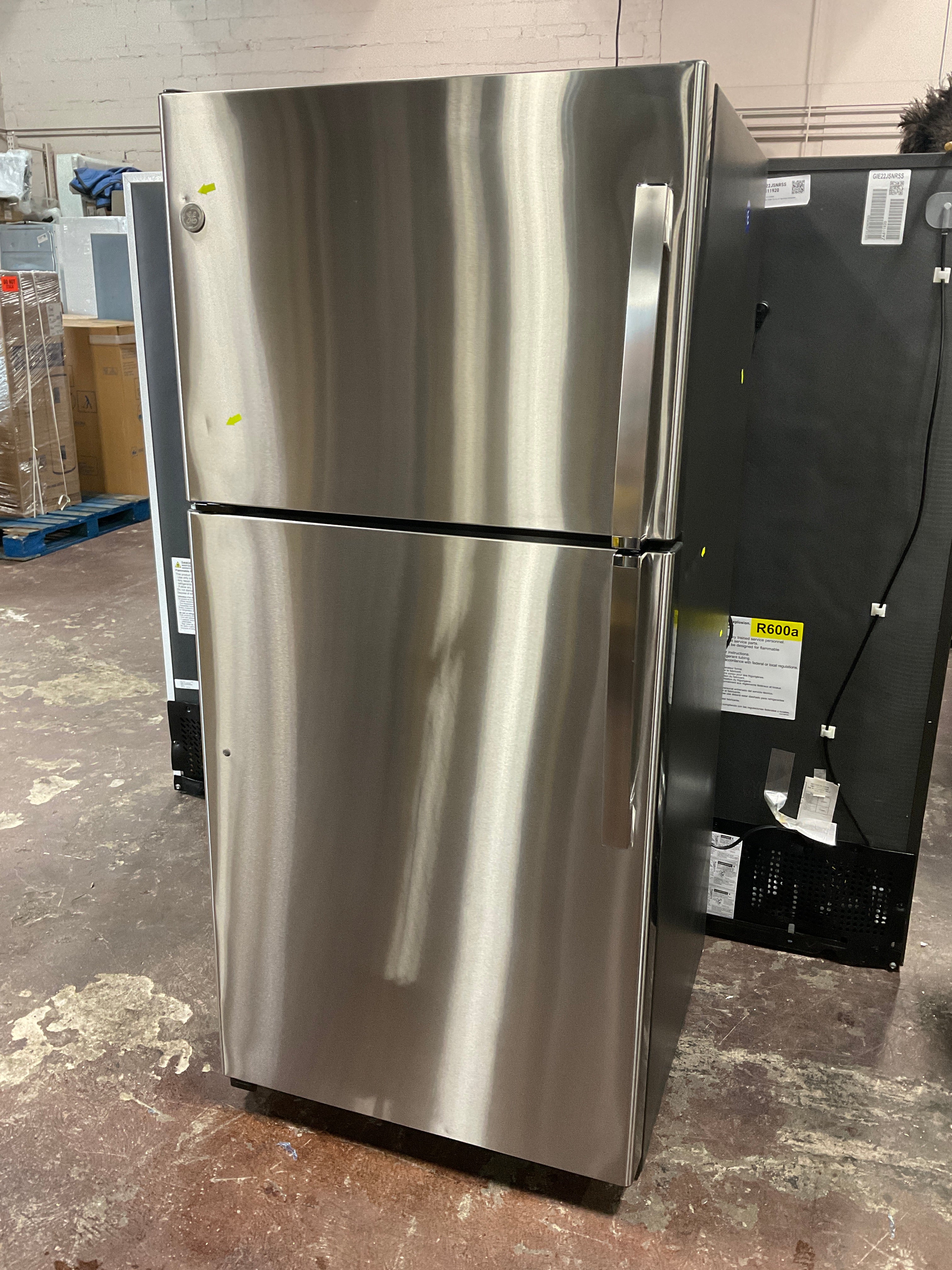 GE® ENERGY STAR® 19.2 Cu. Ft. Top-Freezer Refrigerator - Image 11