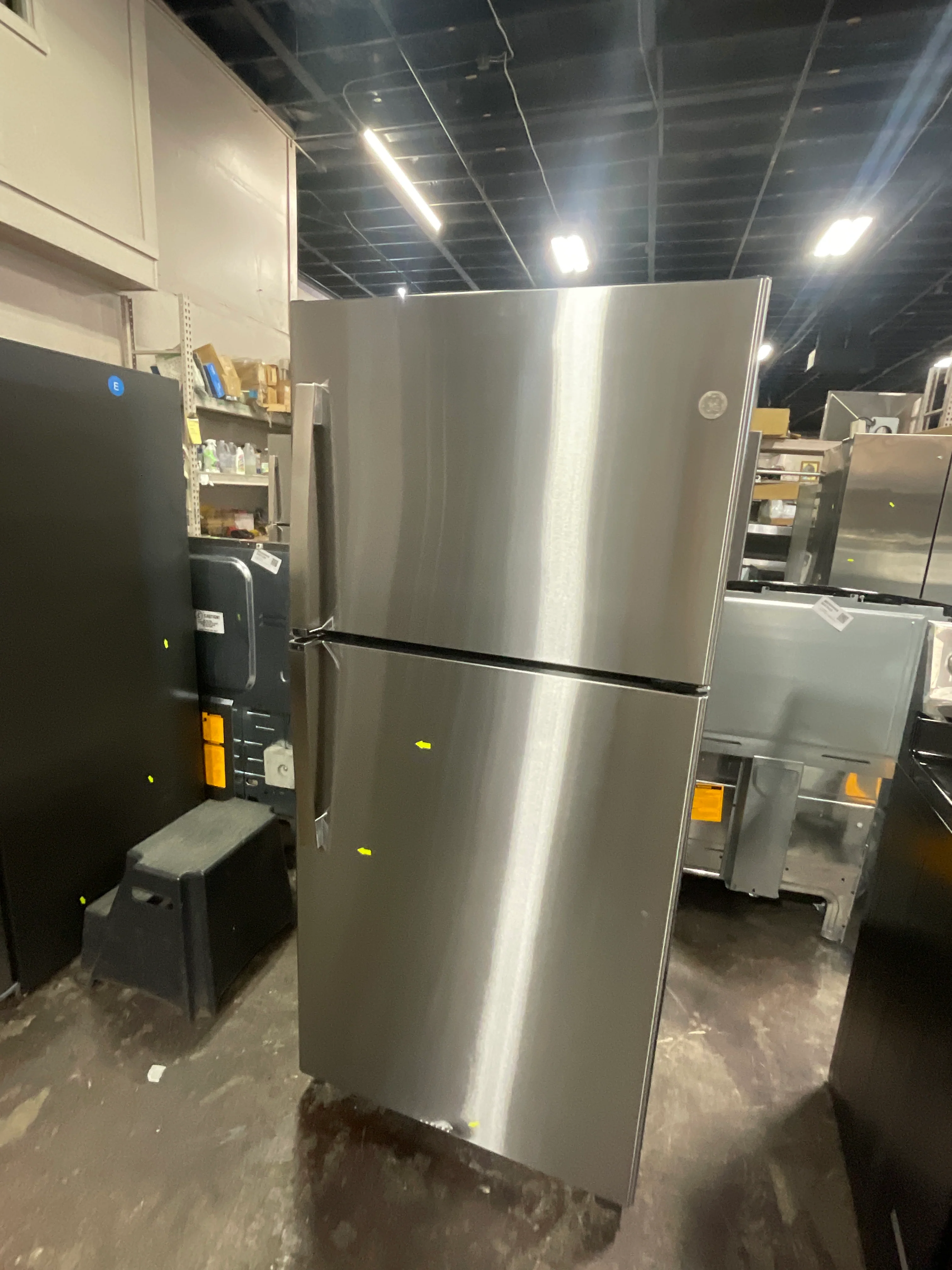 GE® ENERGY STAR® 19.2 Cu. Ft. Top-Freezer Refrigerator - Image 12