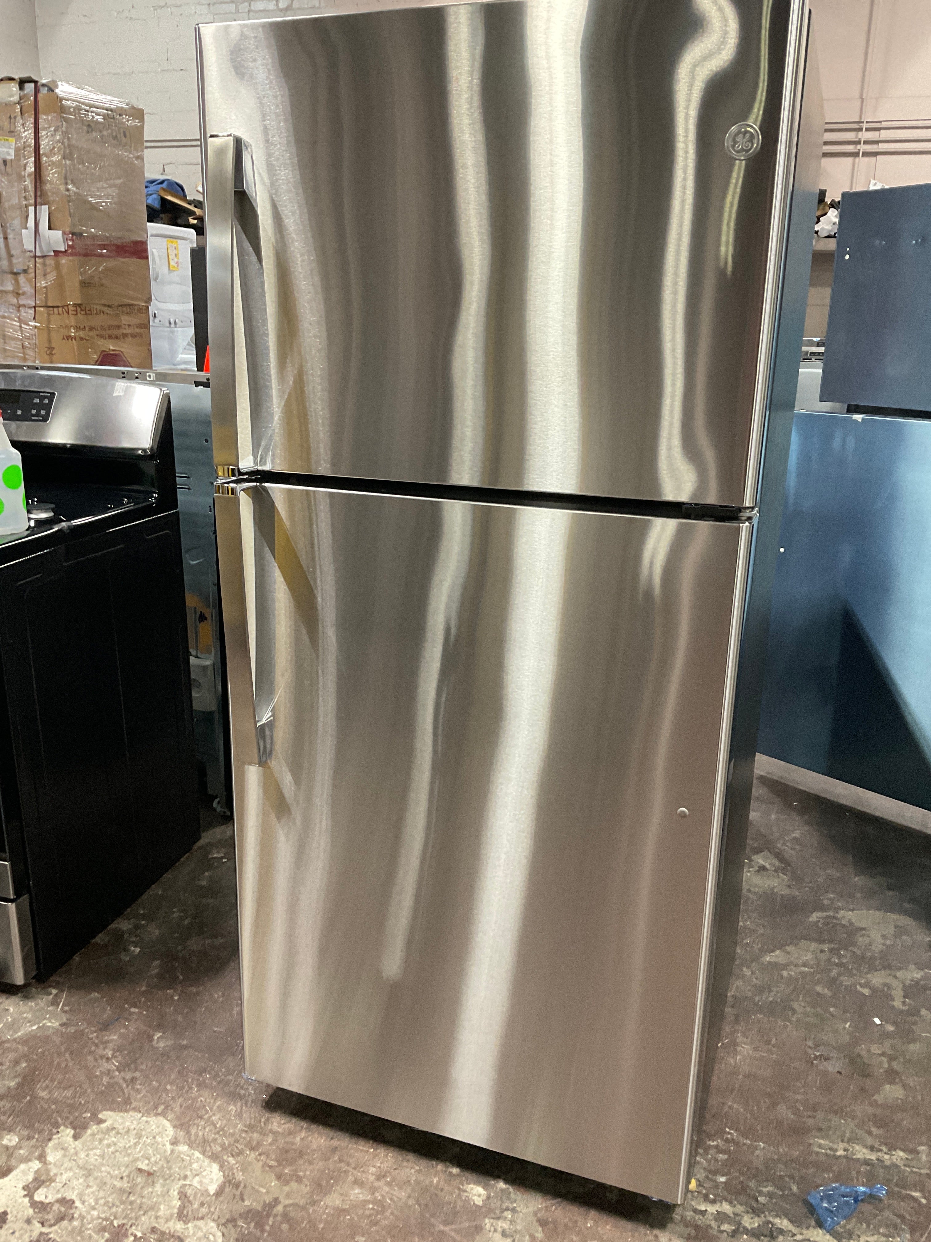 GE® ENERGY STAR® 19.2 Cu. Ft. Top-Freezer Refrigerator - Image 6