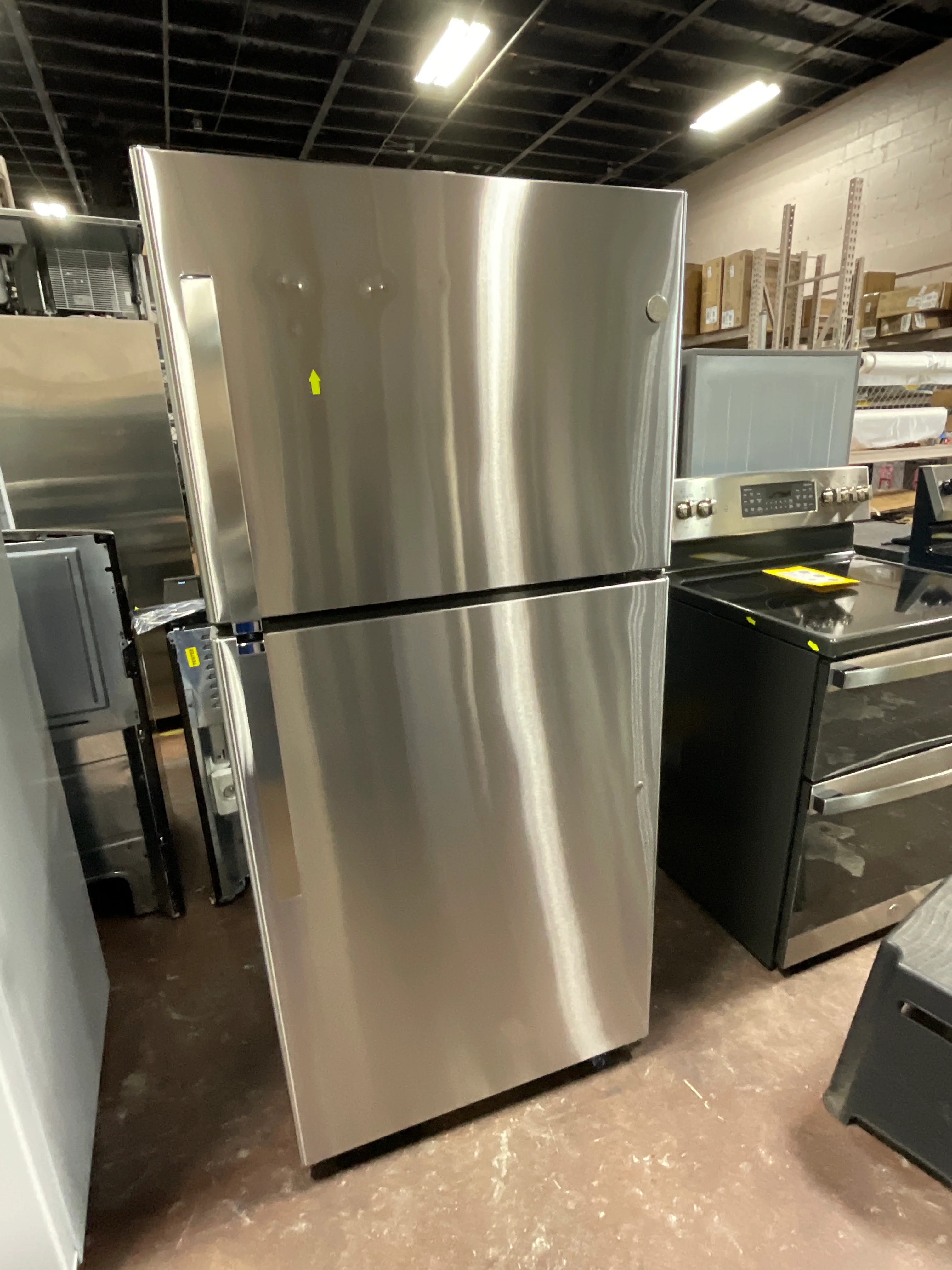 GE® ENERGY STAR® 19.2 Cu. Ft. Top-Freezer Refrigerator - Image 7