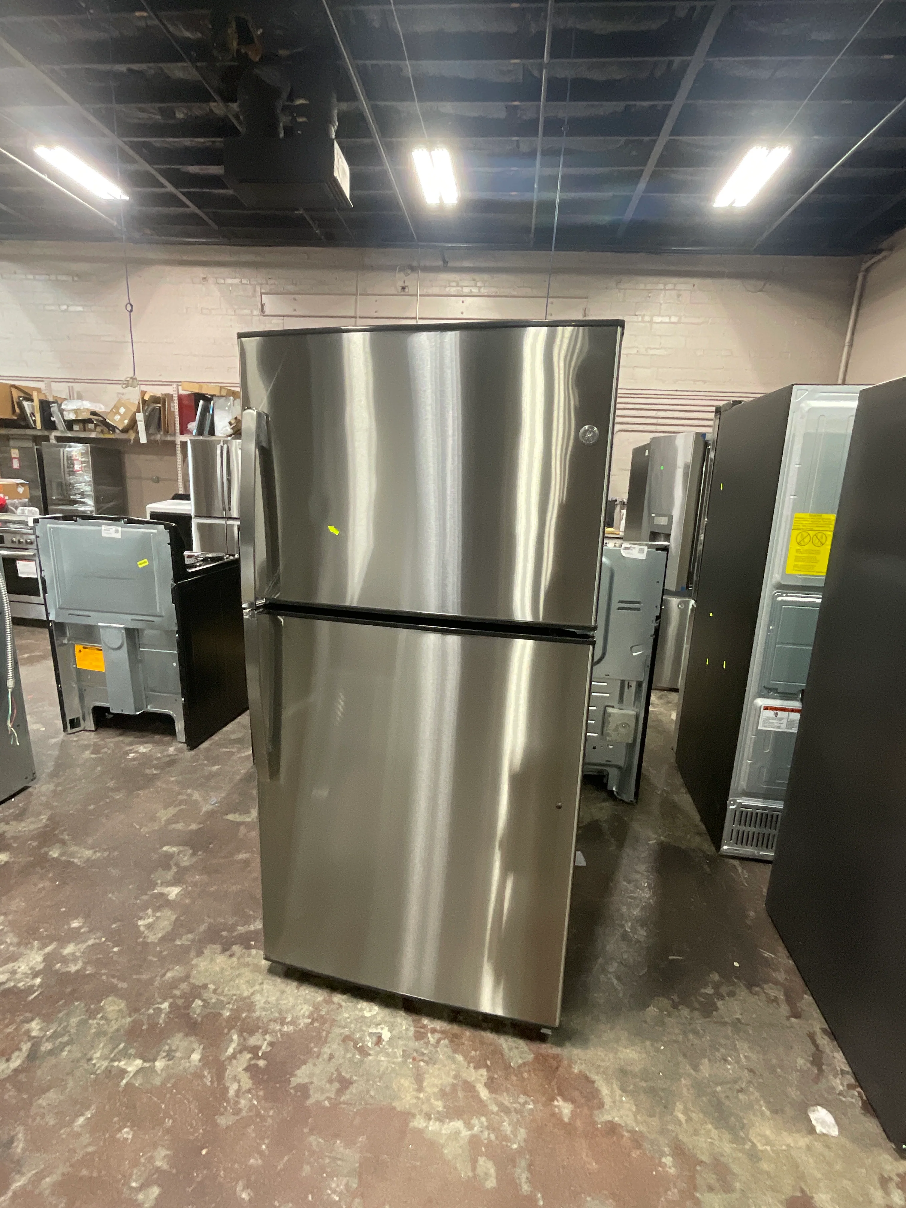 GE® ENERGY STAR® 21.1 Cu. Ft. Top-Freezer Refrigerator - Image 7