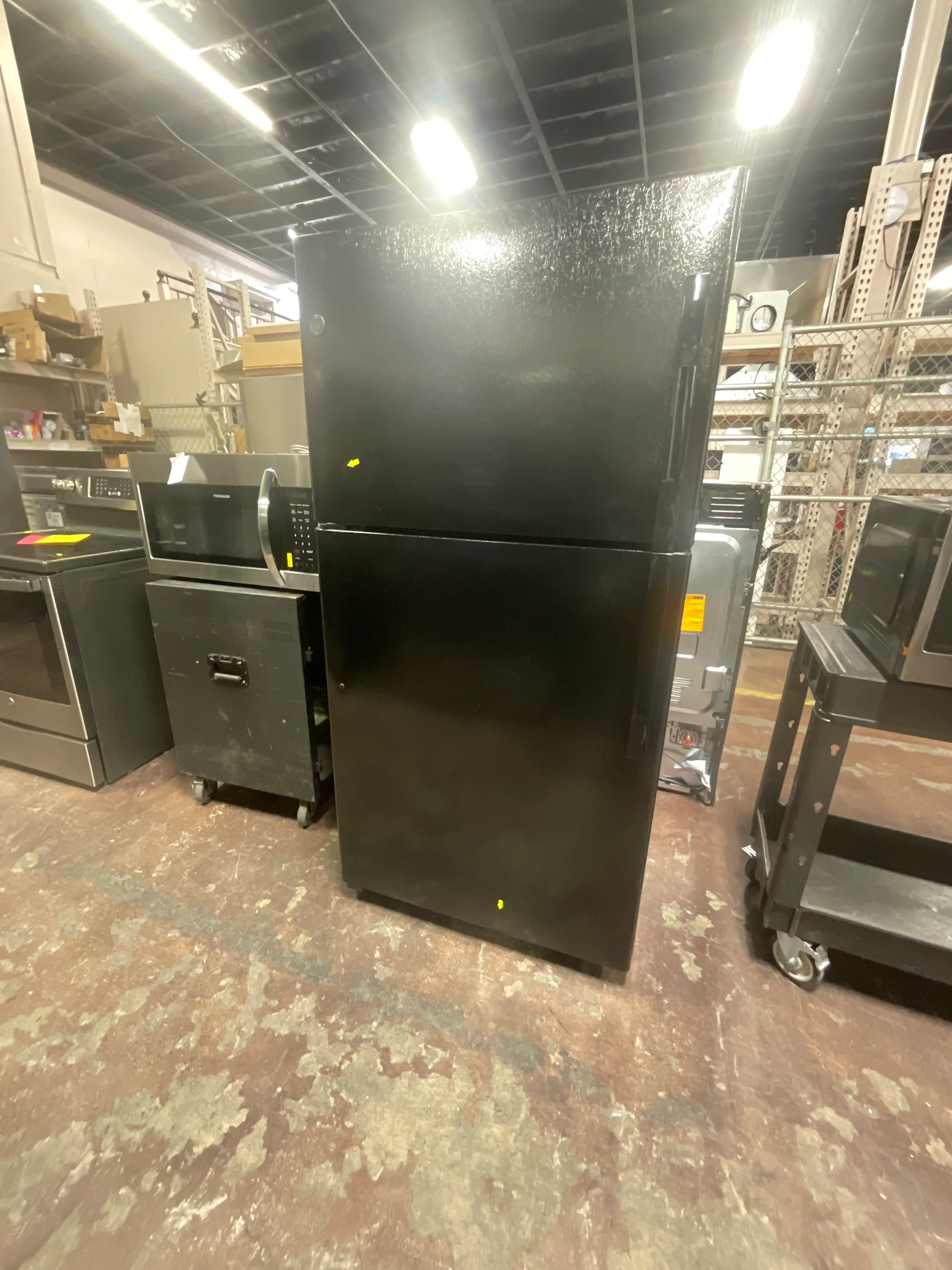 GE® ENERGY STAR® 21.9 Cu. Ft. Top-Freezer Refrigerator - Image 6