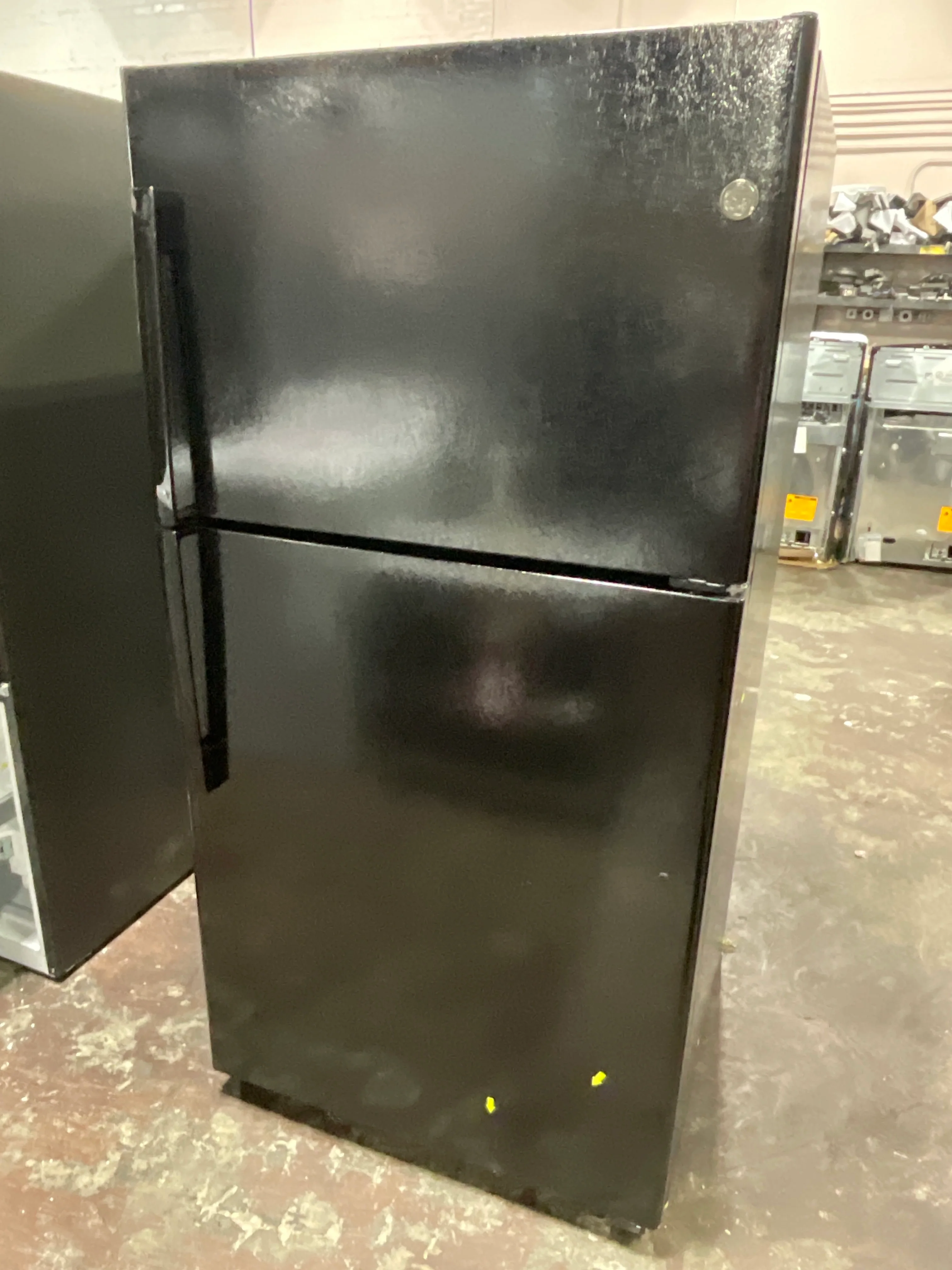 GE® ENERGY STAR® 21.9 Cu. Ft. Top-Freezer Refrigerator - Image 7