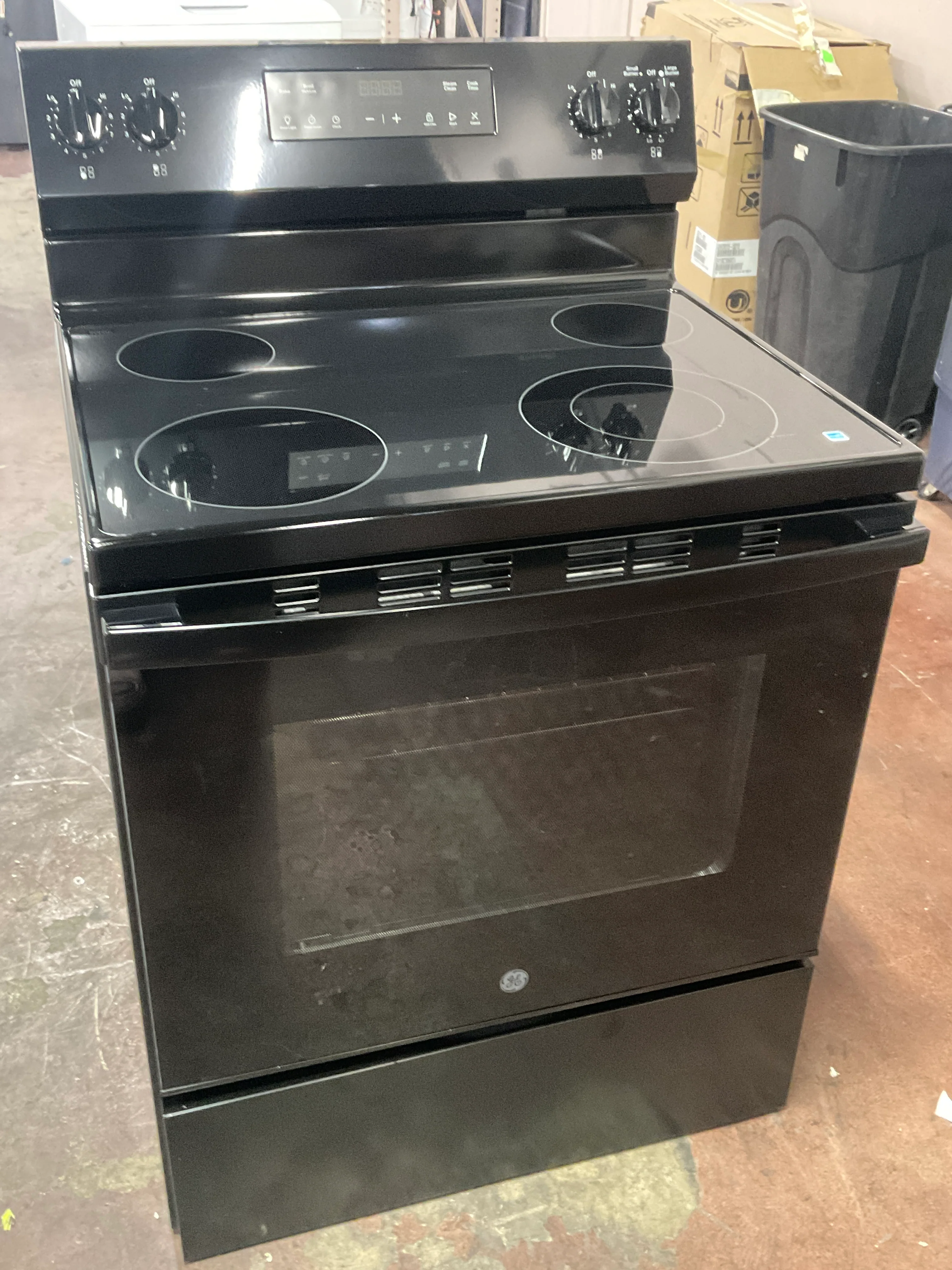GE® ENERGY STAR® 30" Free-Standing Electric Range - Image 11