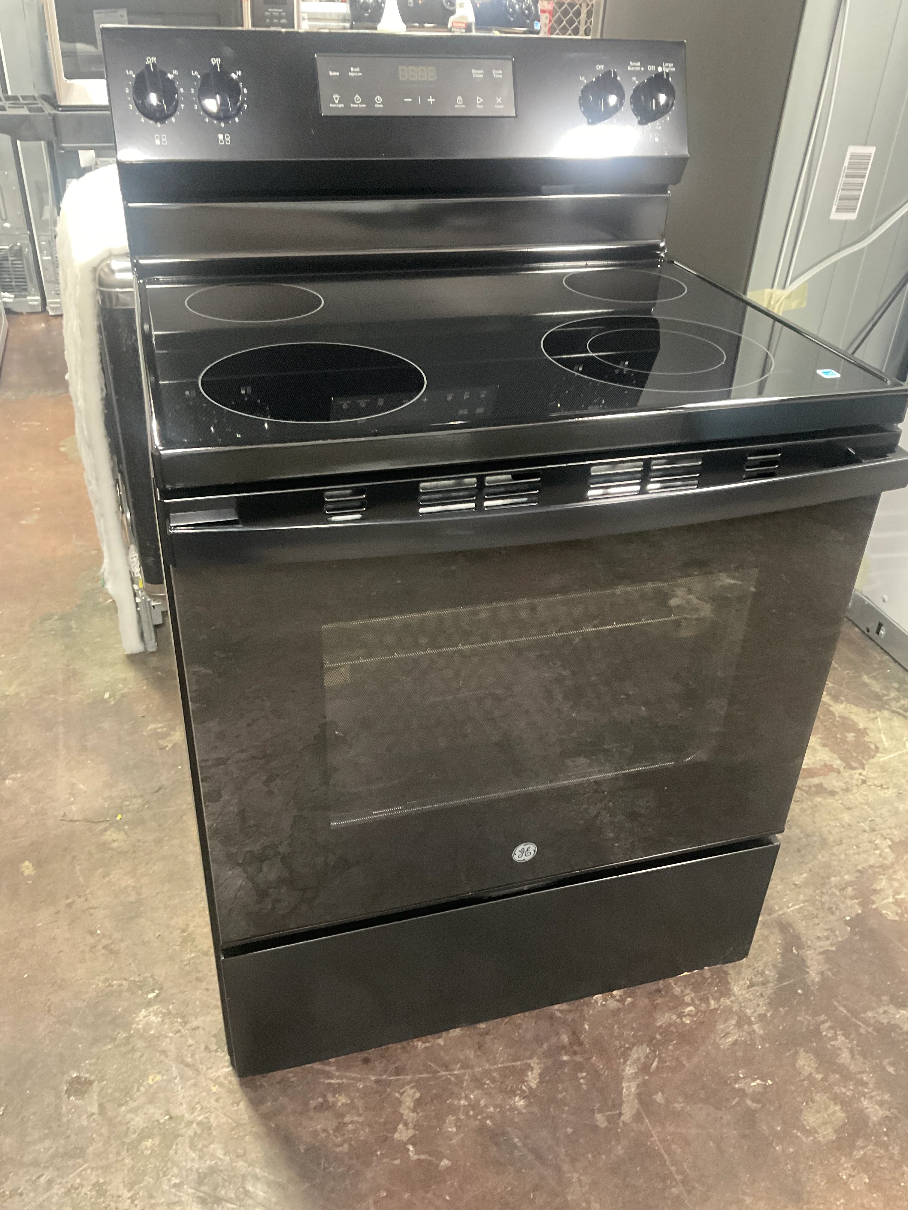 GE® ENERGY STAR® 30" Free-Standing Electric Range - Image 12