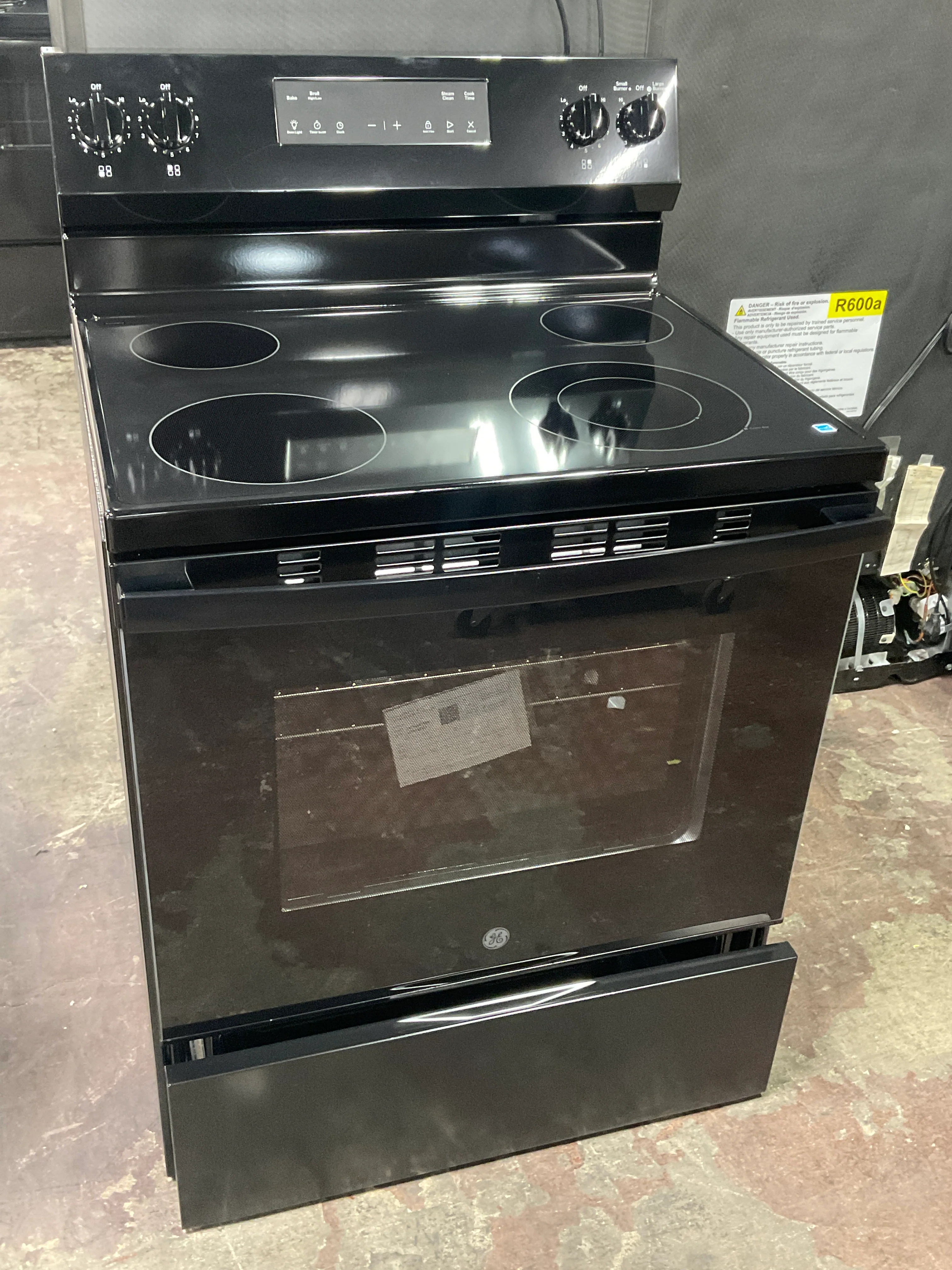 GE® ENERGY STAR® 30" Free-Standing Electric Range - Image 8
