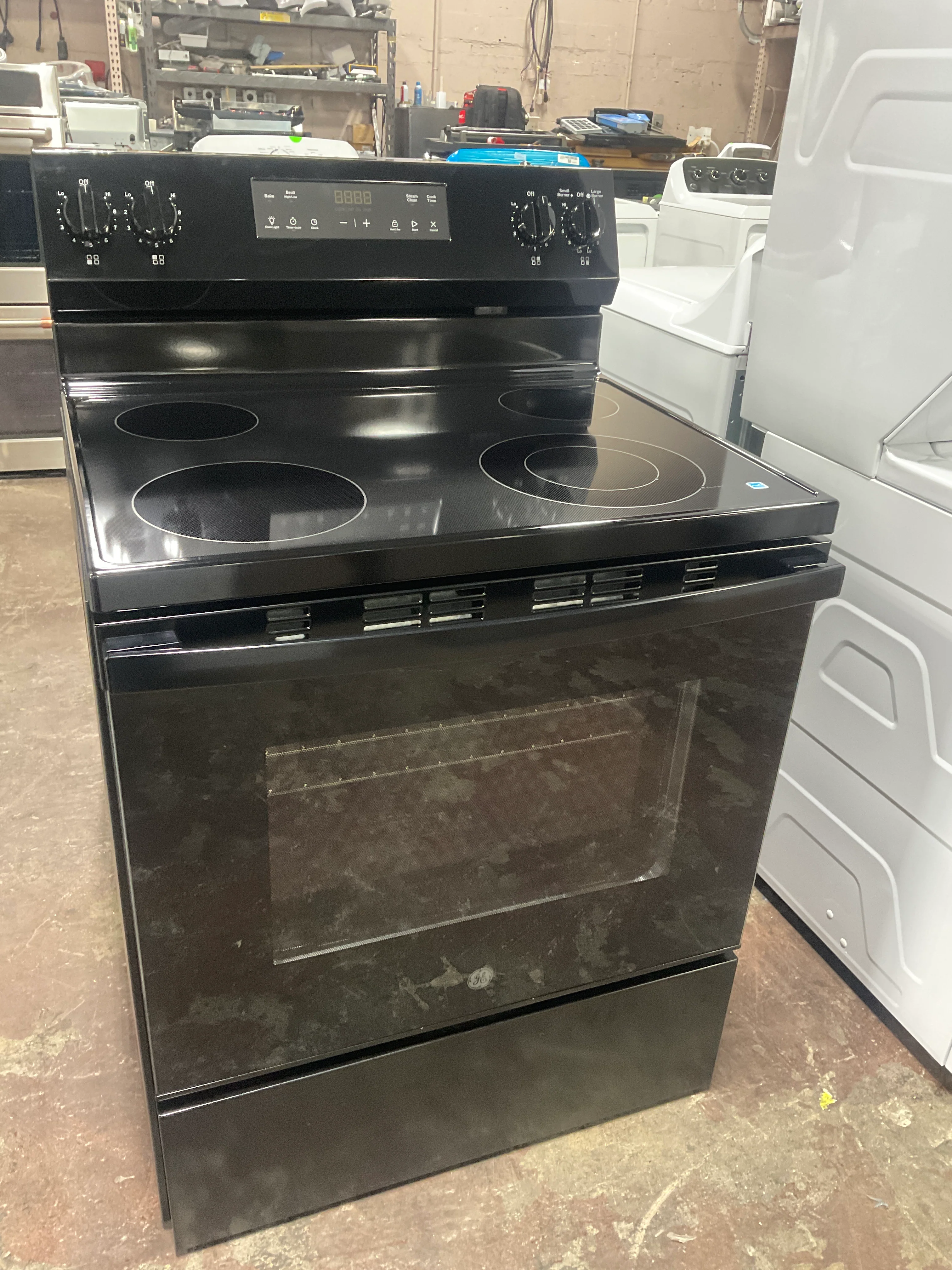 GE® ENERGY STAR® 30" Free-Standing Electric Range - Image 9