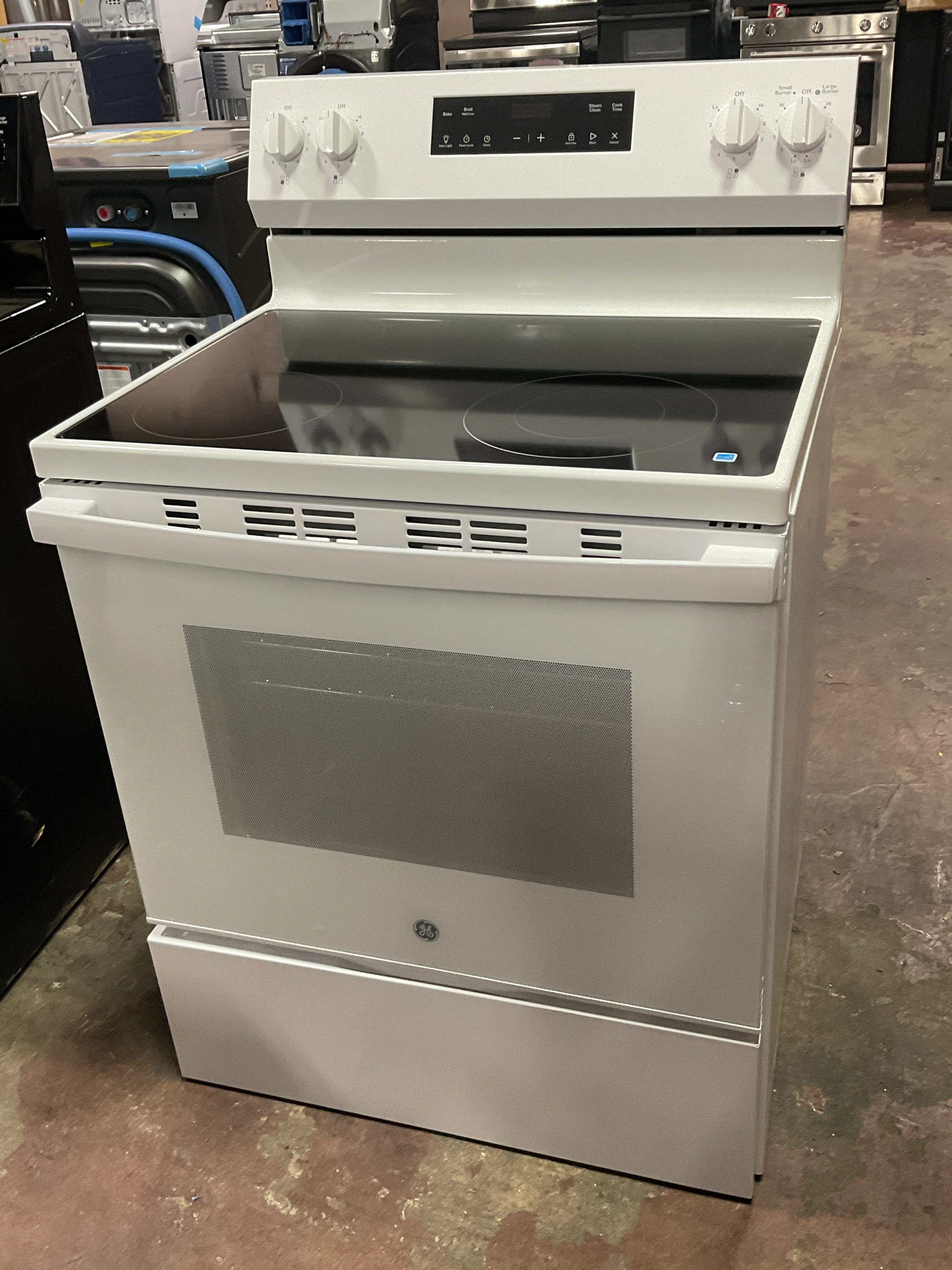 GE GE® ENERGY STAR® 30" Free-Standing Electric Range - Image 6