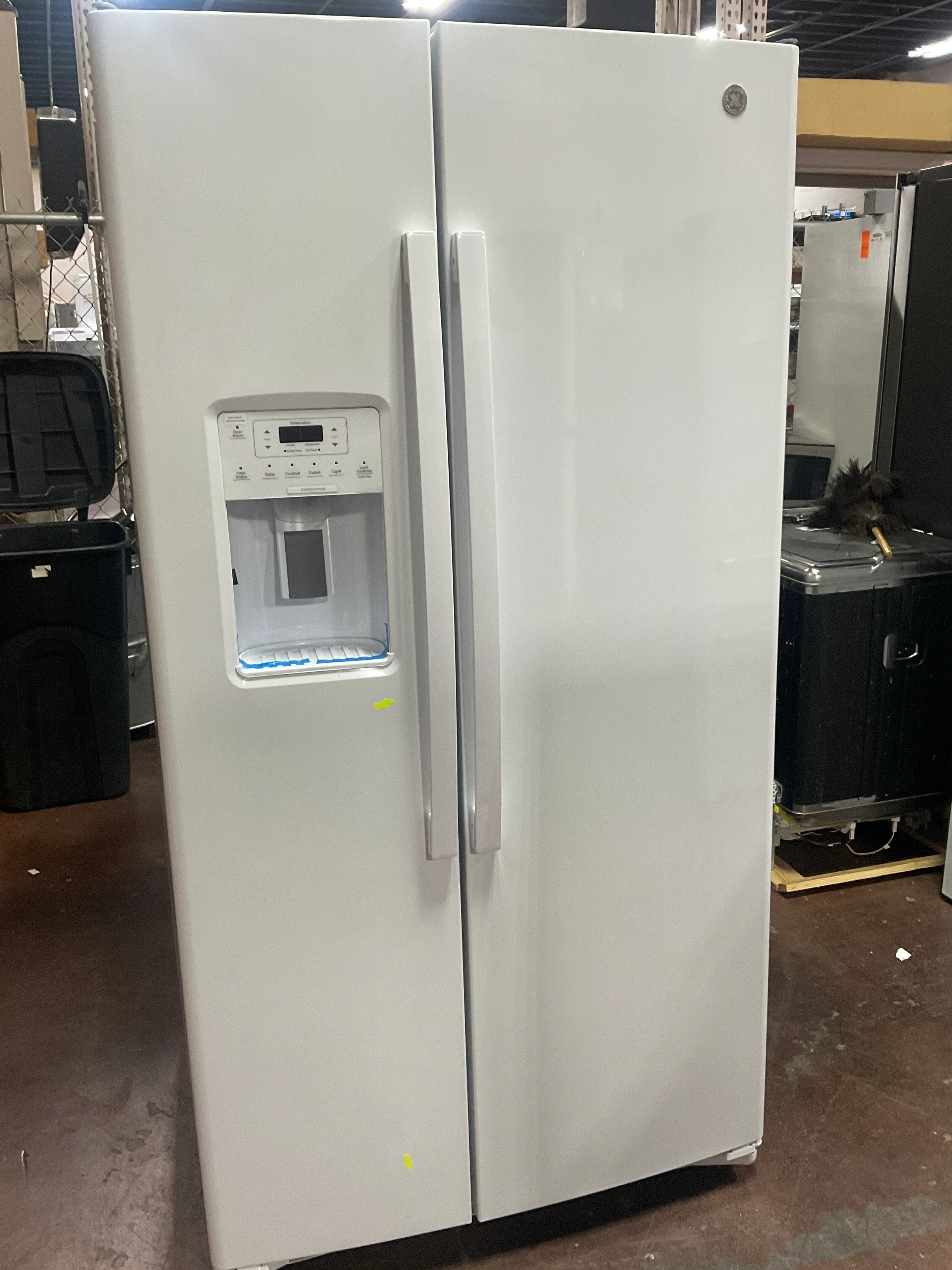 GE® 25.3 Cu. Ft. Side-By-Side Refrigerator - Image 6