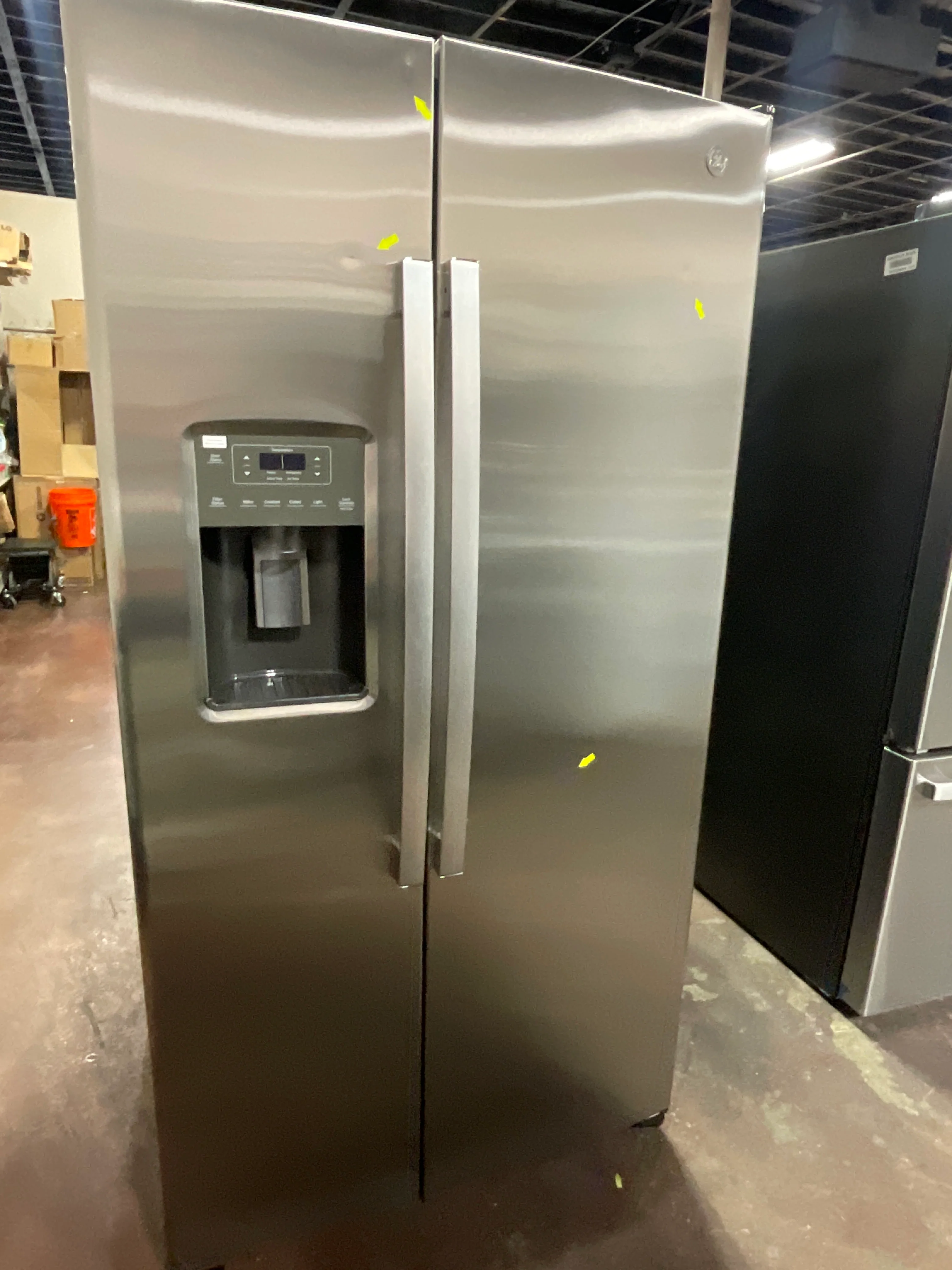 GE 25.3 Cu. Ft. Side-By-Side Refrigerator - Image 11