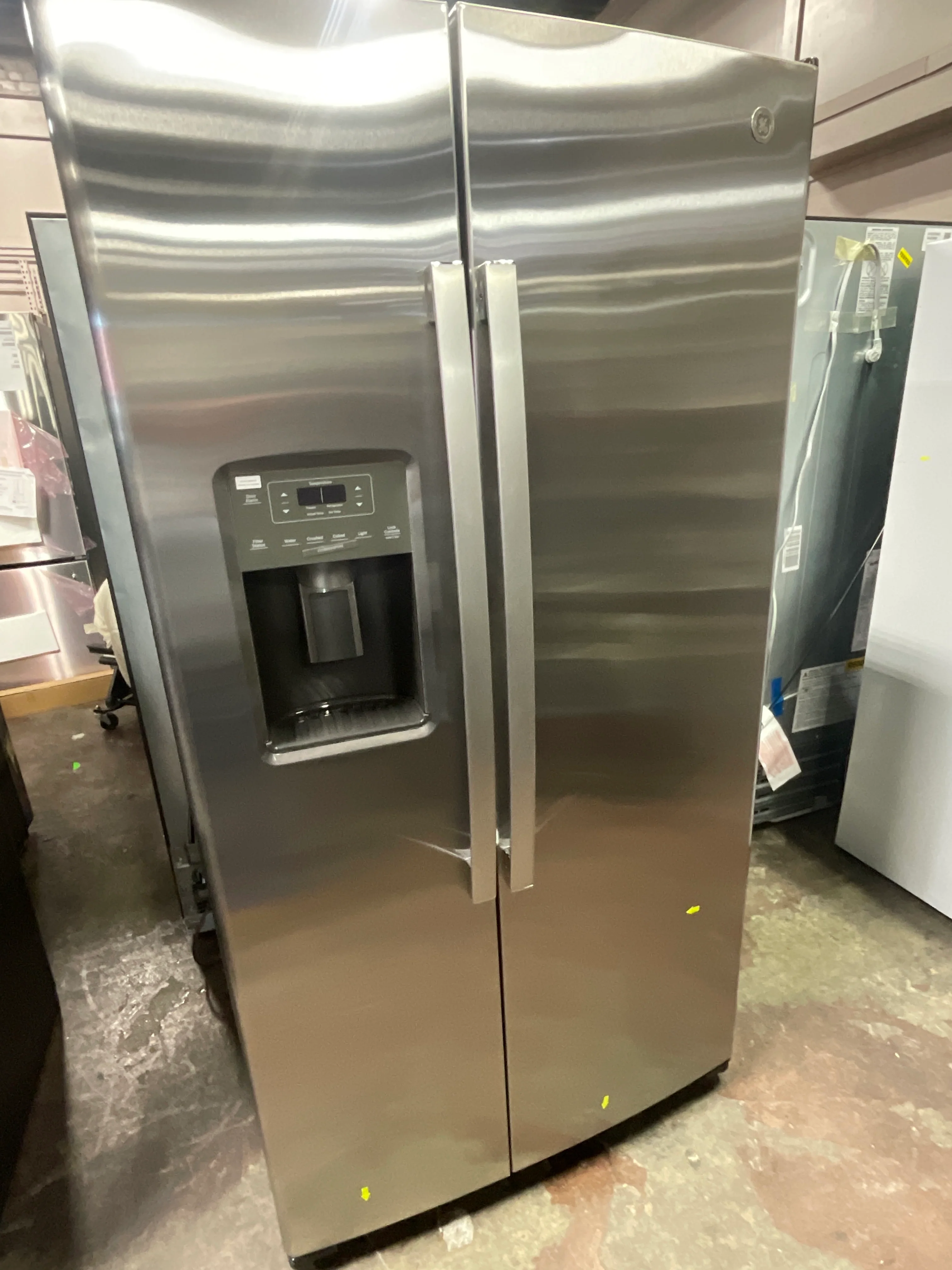 GE 25.3 Cu. Ft. Side-By-Side Refrigerator - Image 14