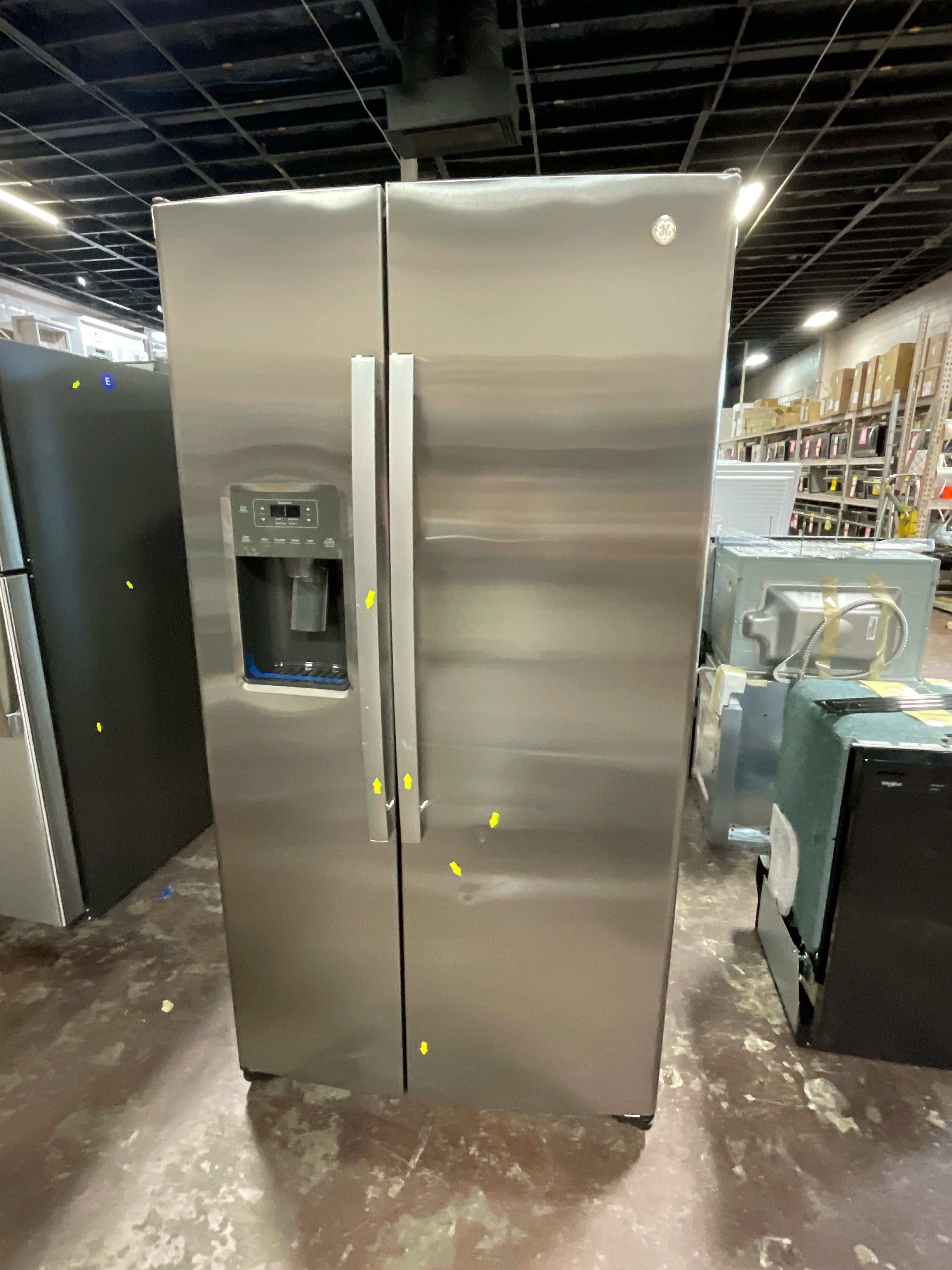 GE 25.3 Cu. Ft. Side-By-Side Refrigerator - Image 16