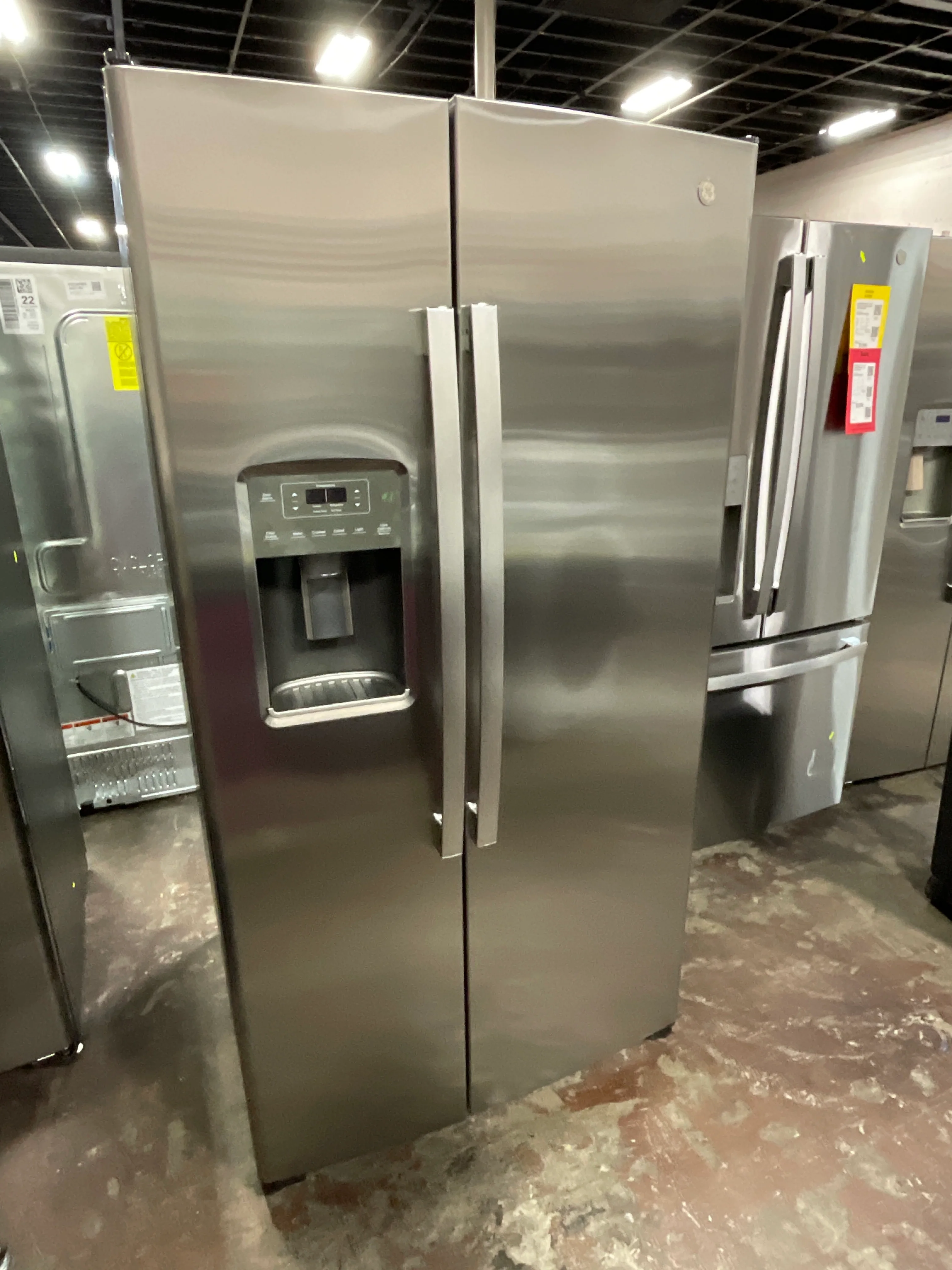 GE 25.3 Cu. Ft. Side-By-Side Refrigerator - Image 20
