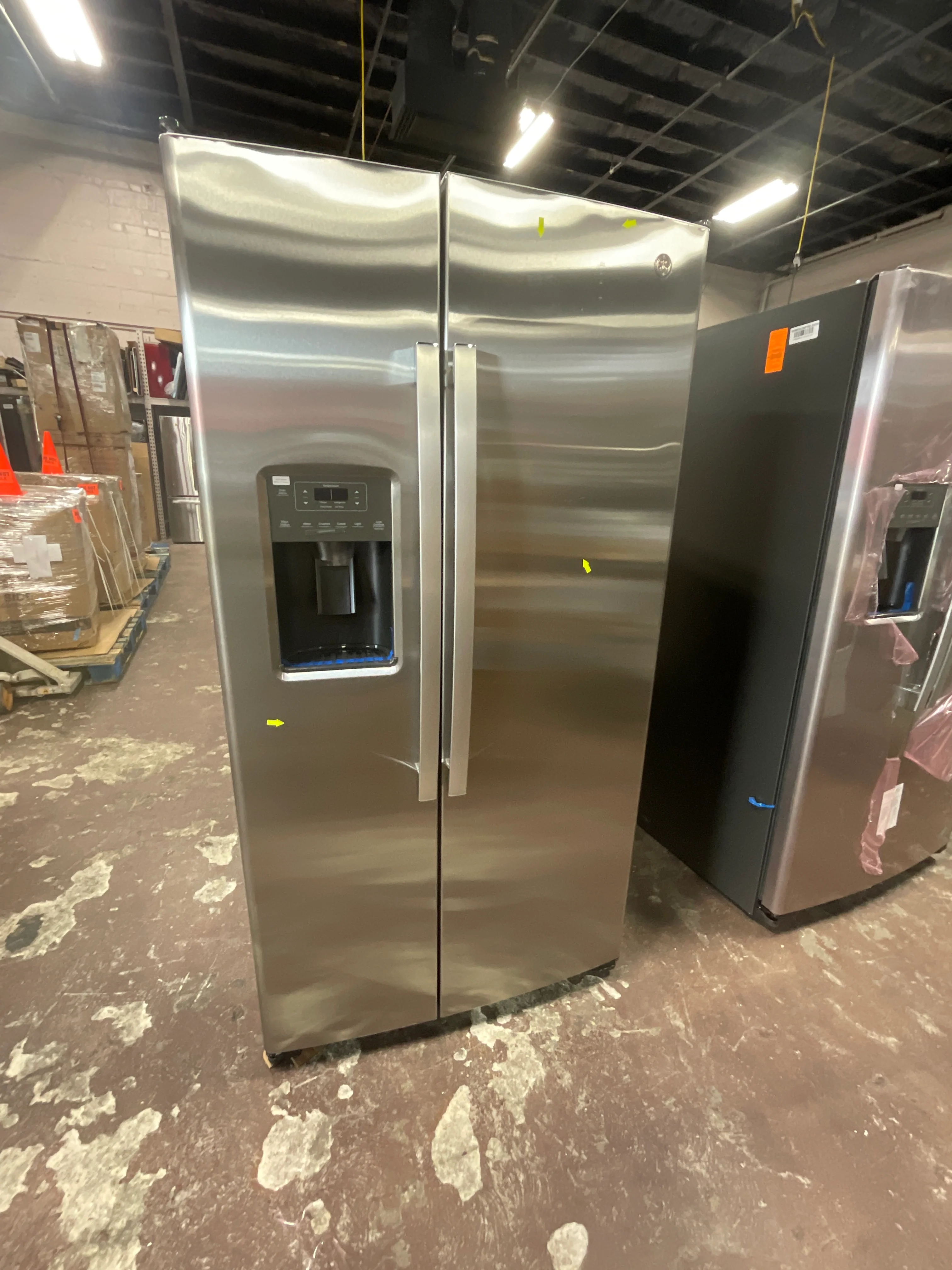 GE 25.3 Cu. Ft. Side-By-Side Refrigerator - Image 25