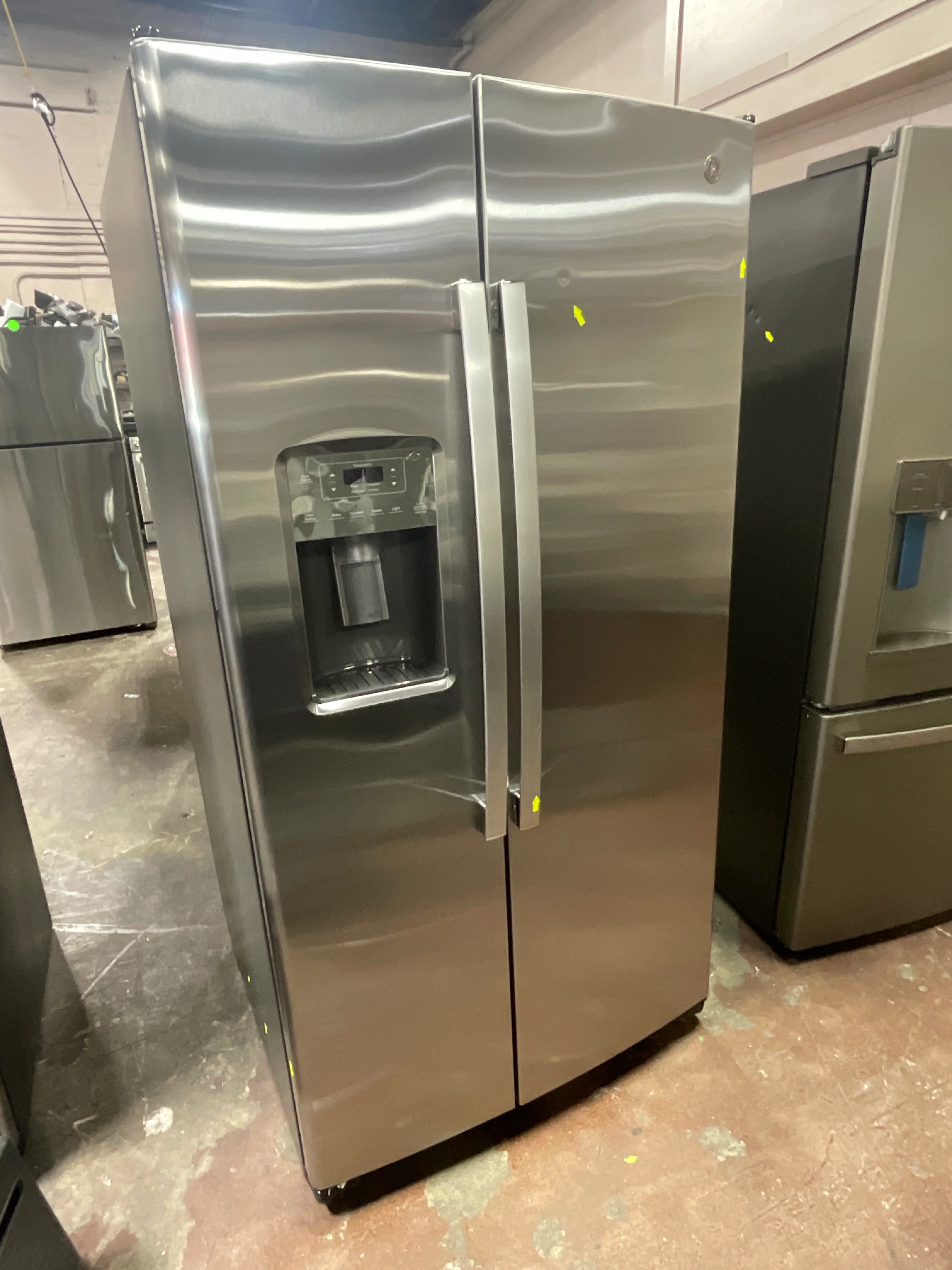 GE 25.3 Cu. Ft. Side-By-Side Refrigerator - Image 26