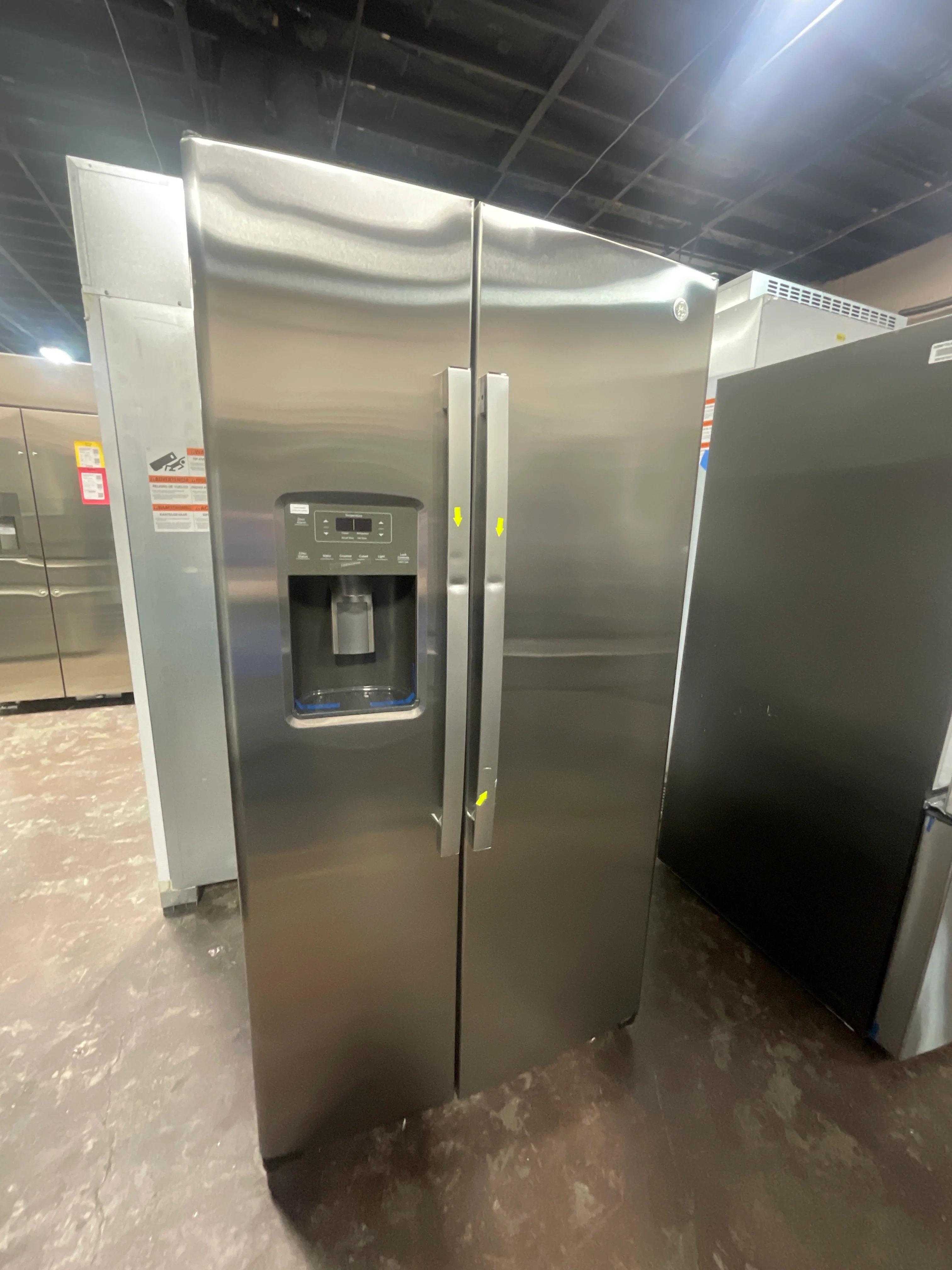 GE 25.3 Cu. Ft. Side-By-Side Refrigerator - Image 31