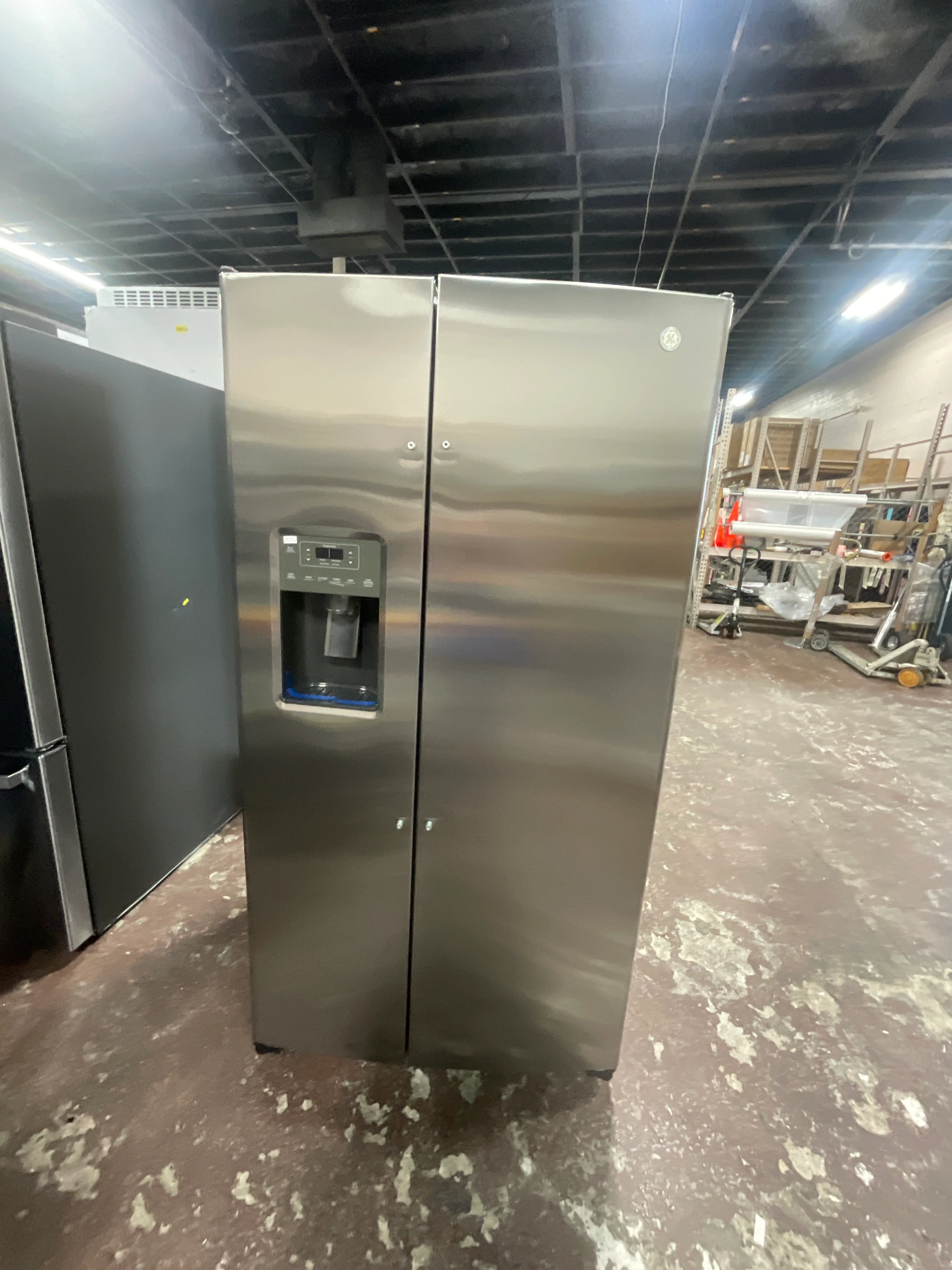 GE 25.3 Cu. Ft. Side-By-Side Refrigerator - Image 33