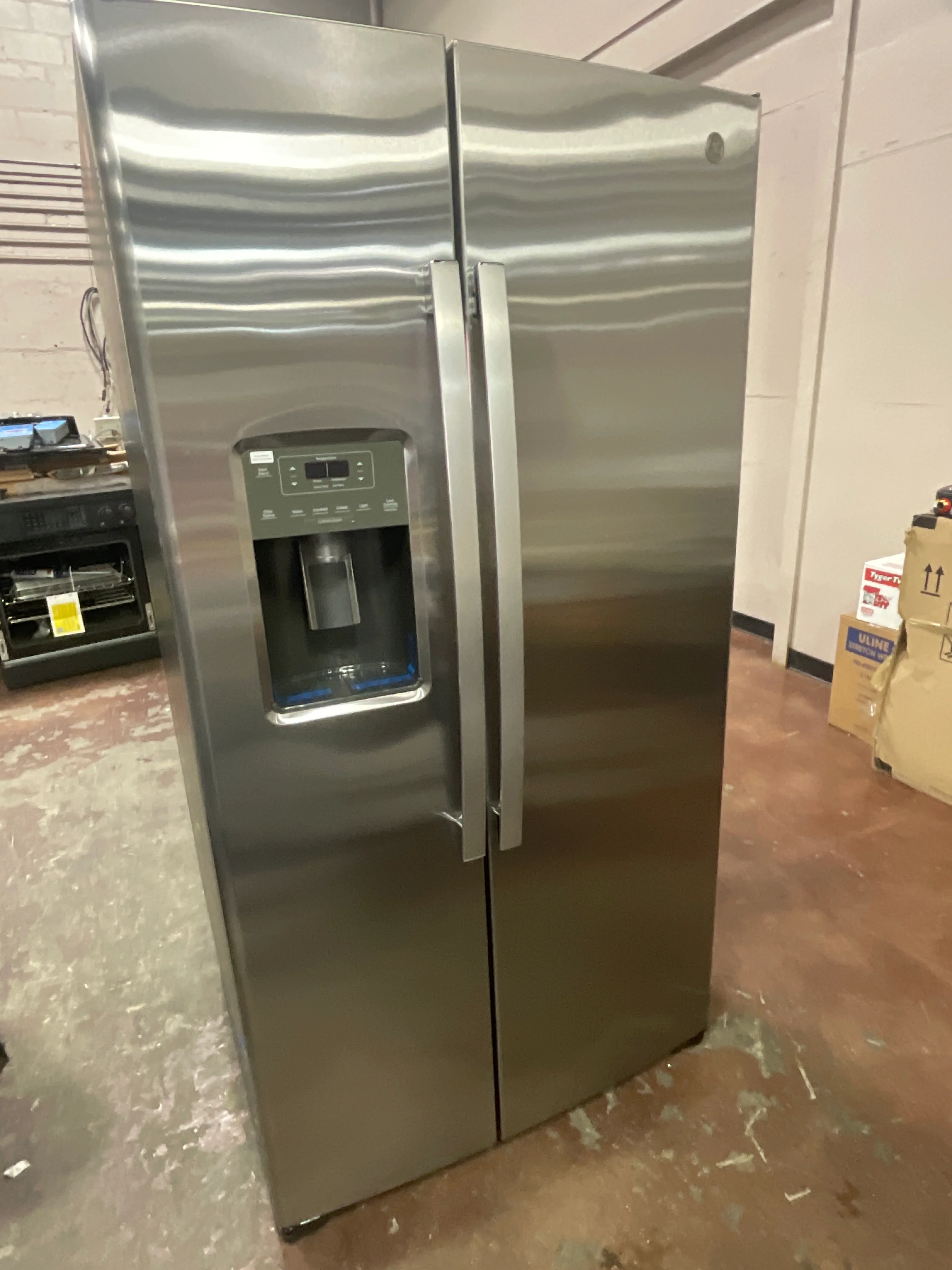 GE 25.3 Cu. Ft. Side-By-Side Refrigerator - Image 35