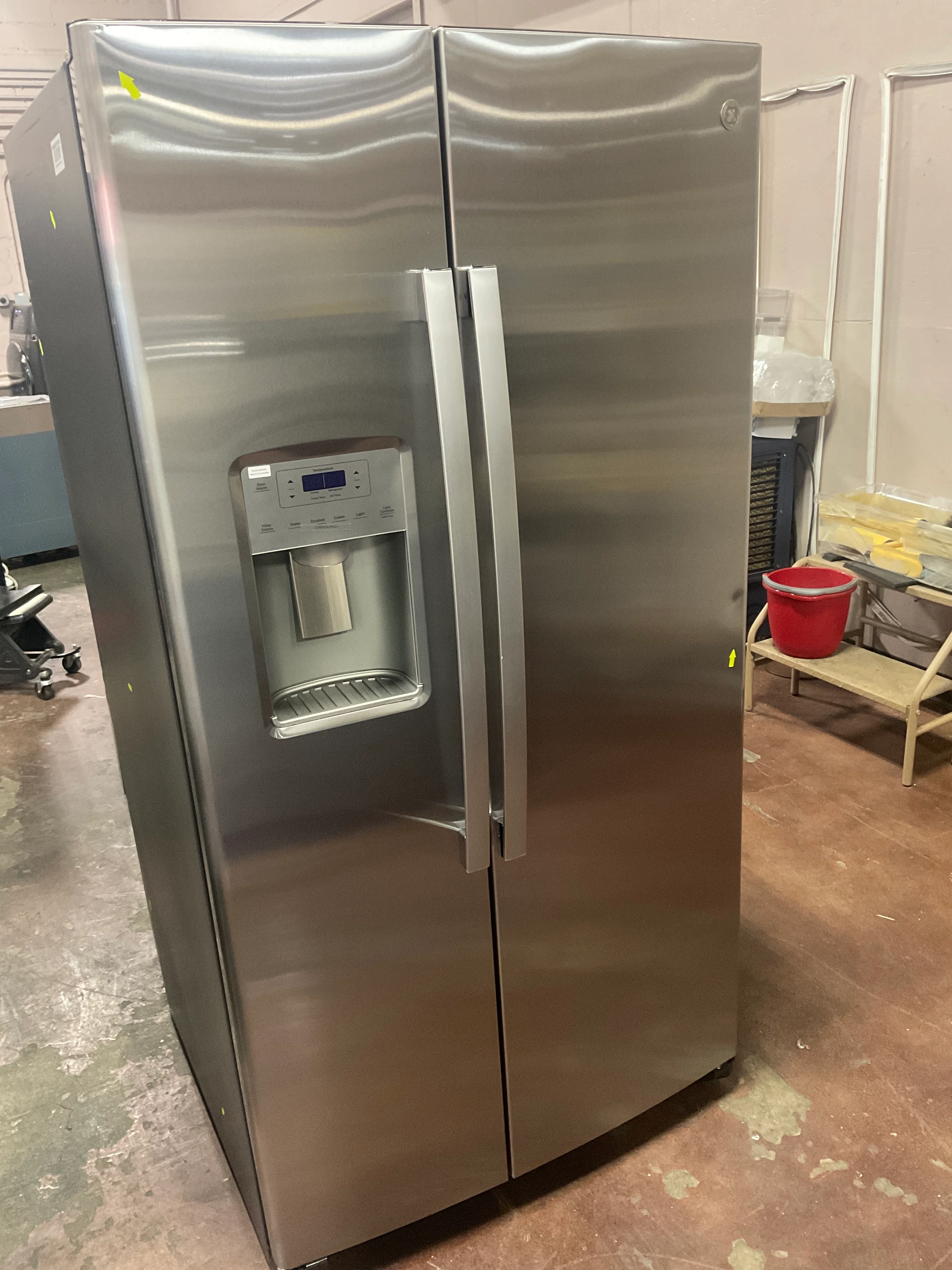 GE 25.1 Cu. Ft. Fingerprint Resistant Side-By-Side Refrigerator - Image 12