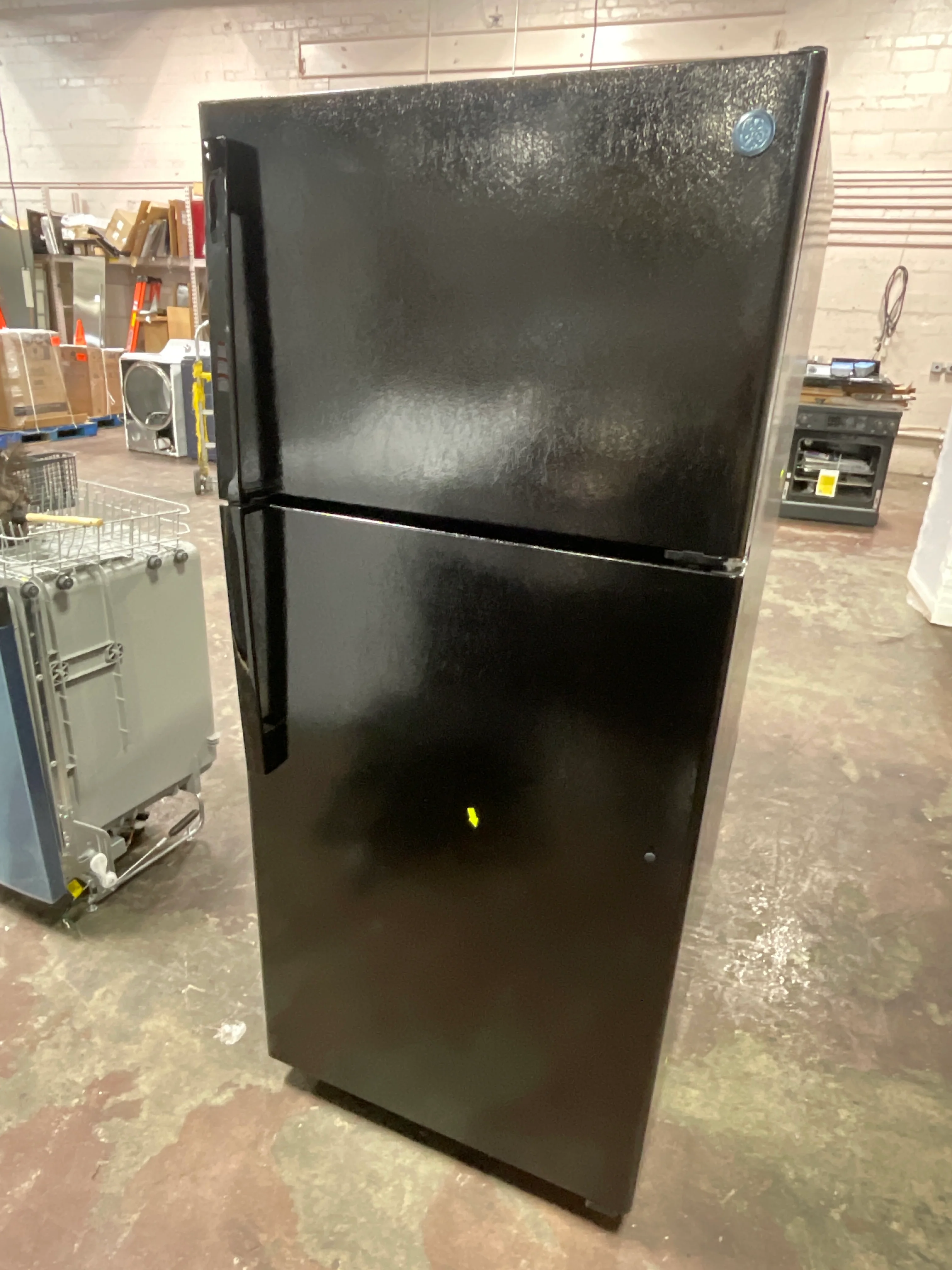 GE GE® ENERGY STAR® 16.6 Cu. Ft. Top-Freezer Refrigerator - Image 6