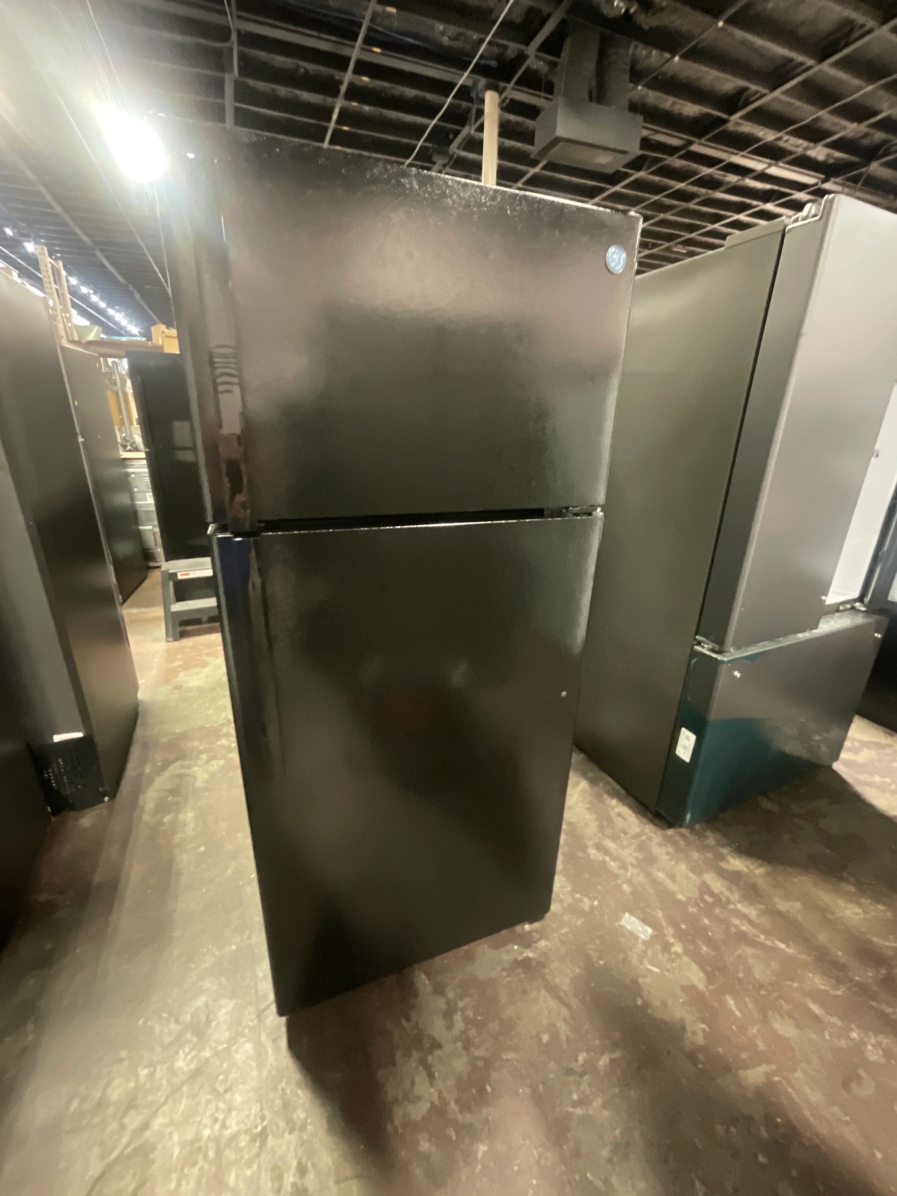 GE® 16.6 Cu. Ft. Top-Freezer Refrigerator - Image 7