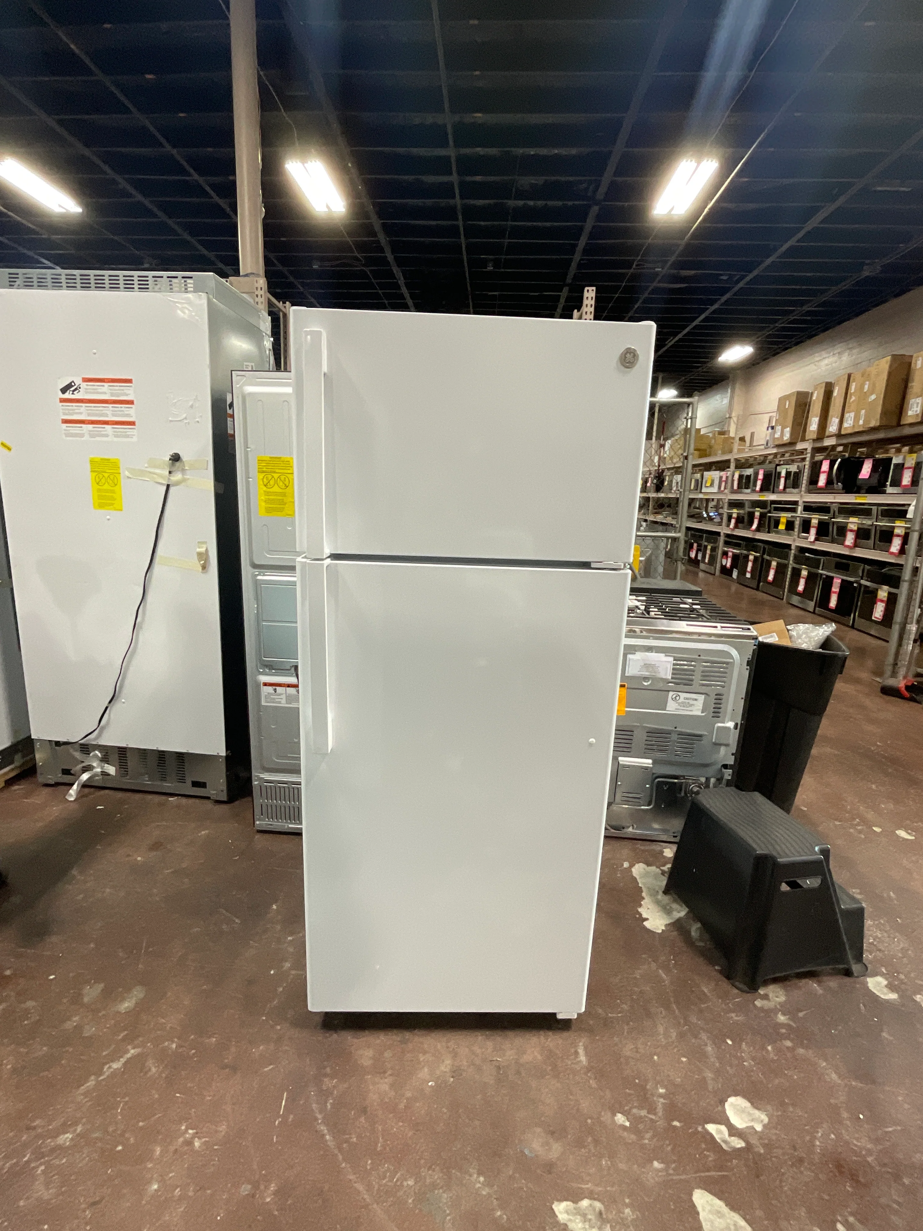 GE® 17.5 Cu. Ft. Top-Freezer Refrigerator - Image 6