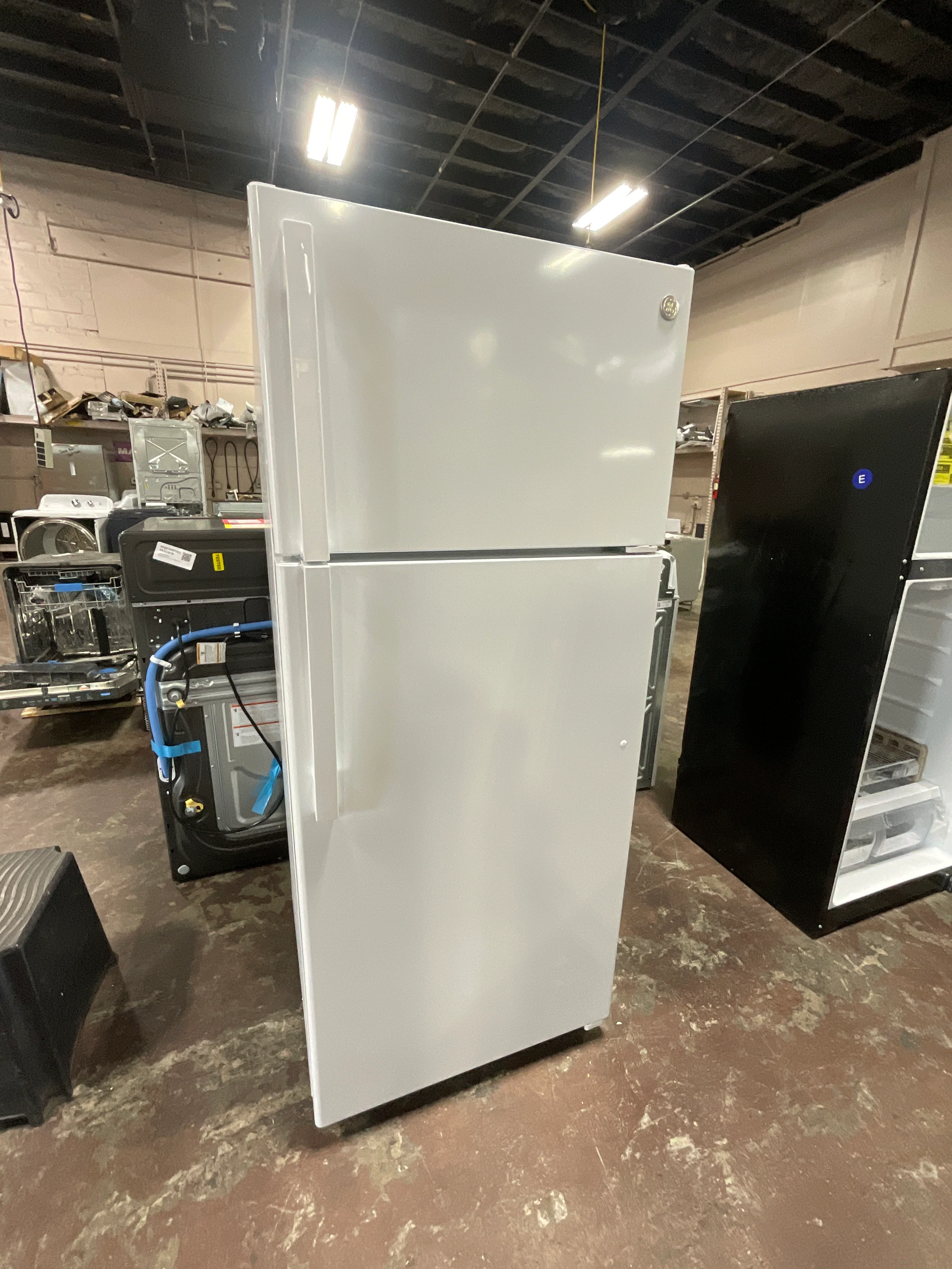 GE® 17.5 Cu. Ft. Top-Freezer Refrigerator - Image 7
