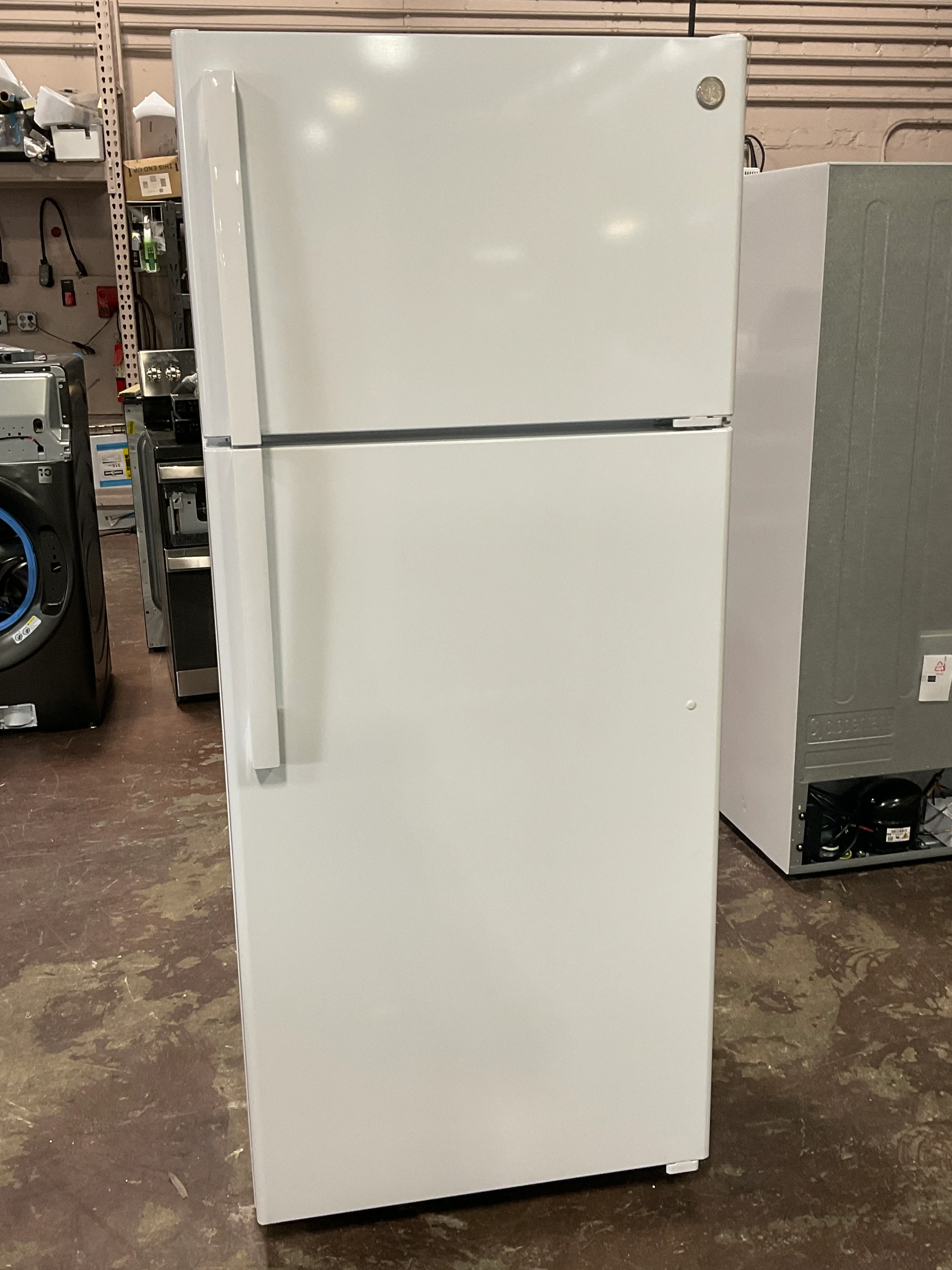 GE® 17.5 Cu. Ft. Top-Freezer Refrigerator - Image 8