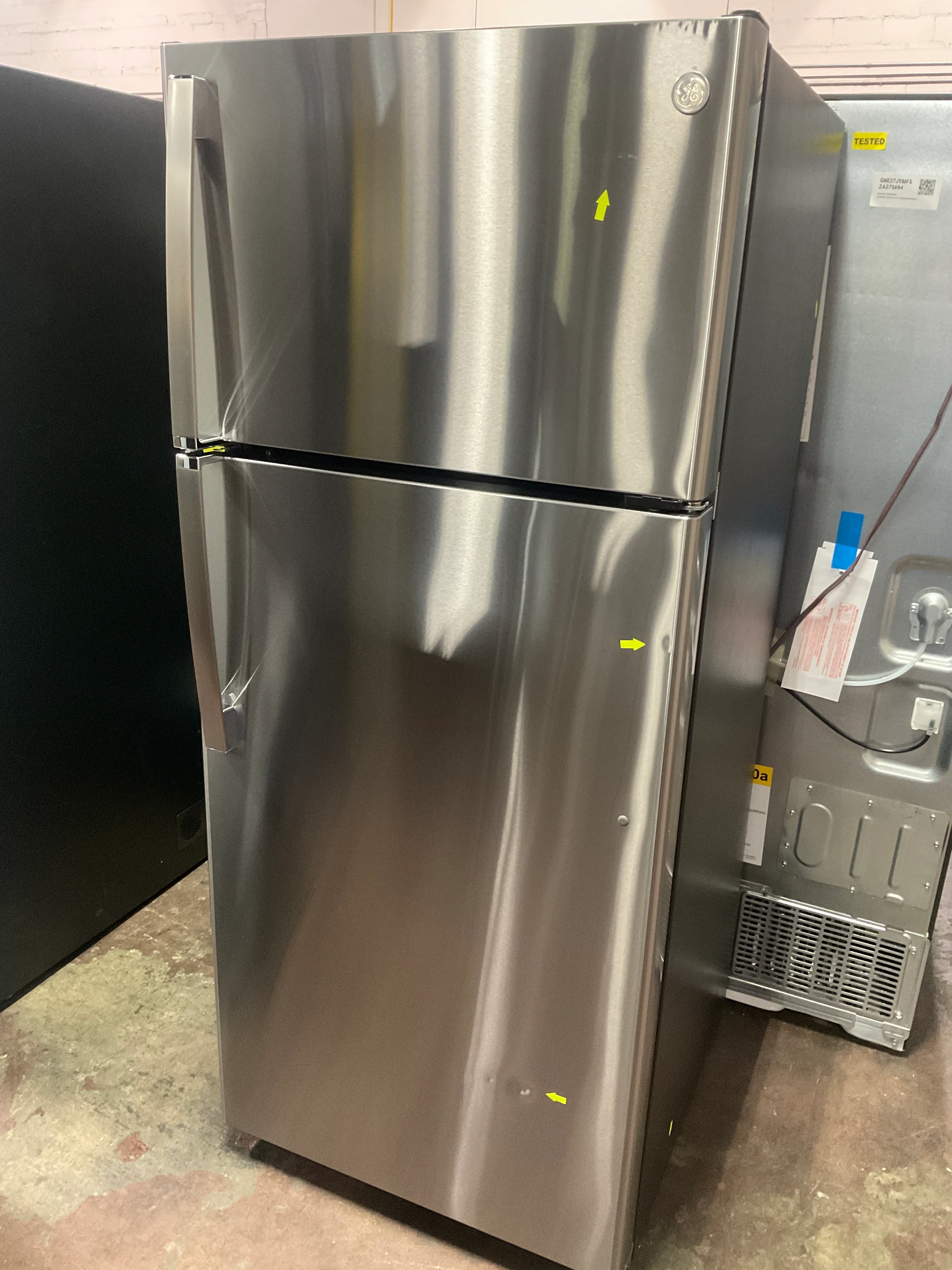 GE® 17.5 Cu. Ft. Top-Freezer Refrigerator - Image 10