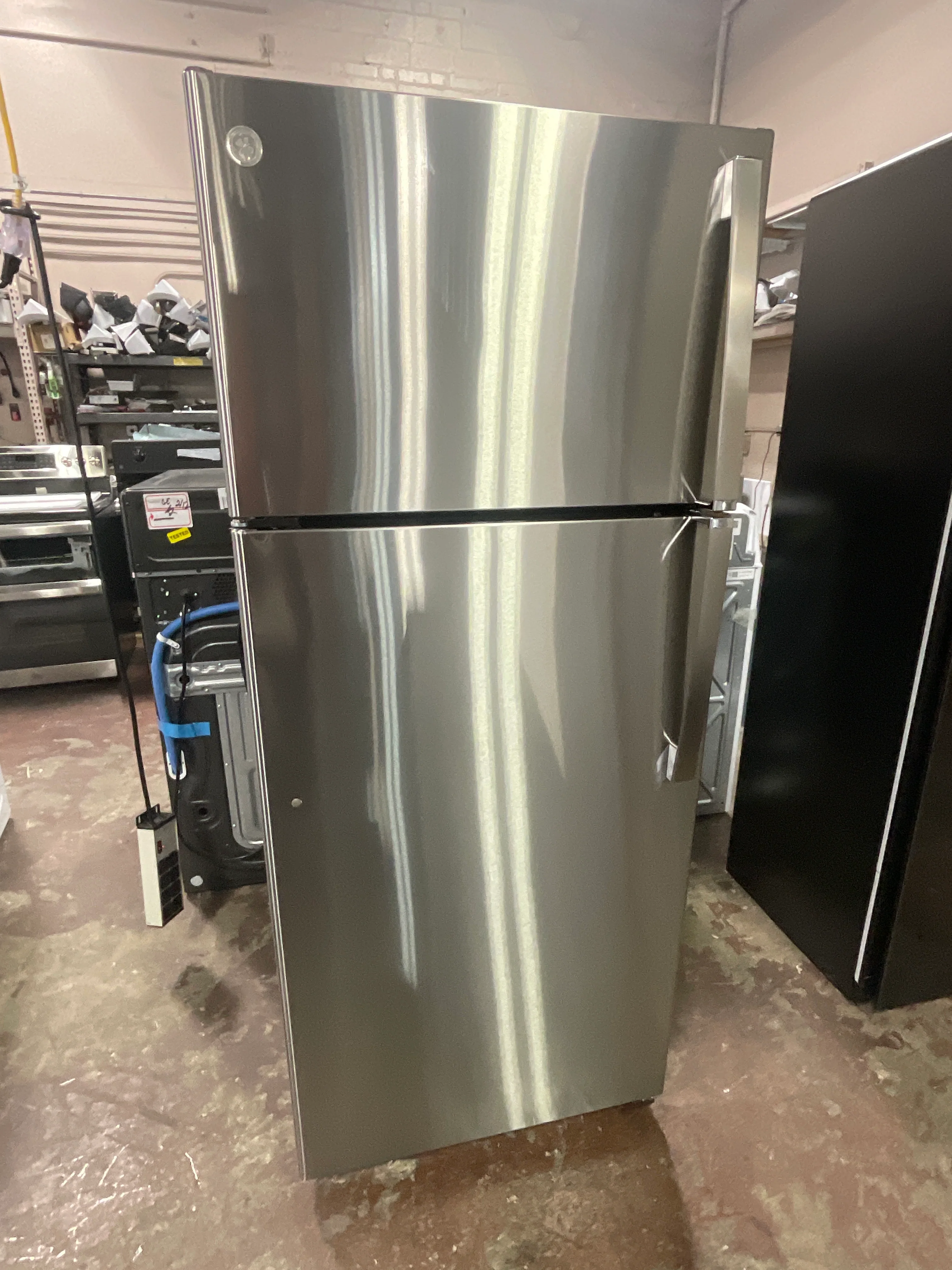 GE® 17.5 Cu. Ft. Top-Freezer Refrigerator - Image 11