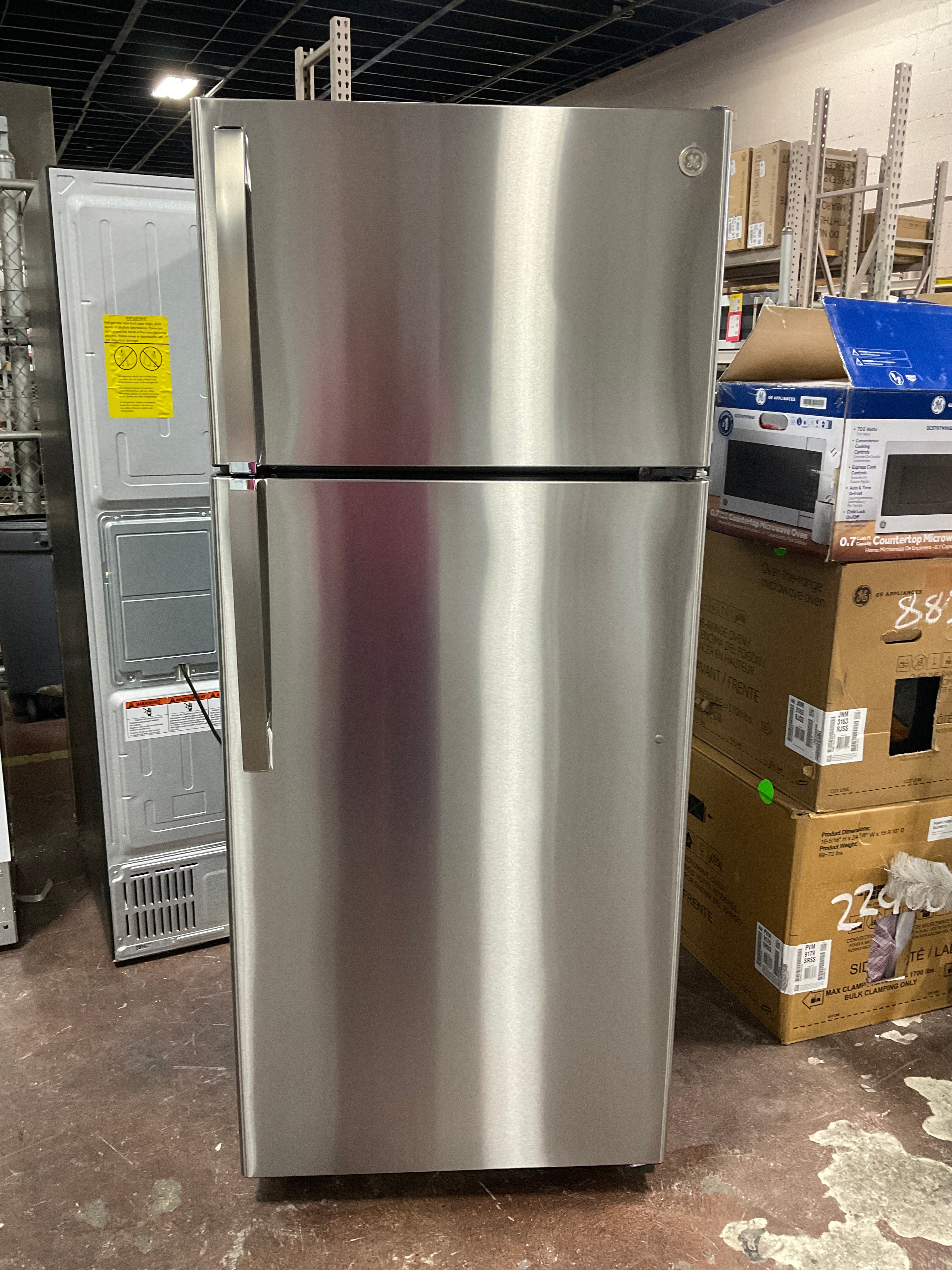 GE® 17.5 Cu. Ft. Top-Freezer Refrigerator - Image 12