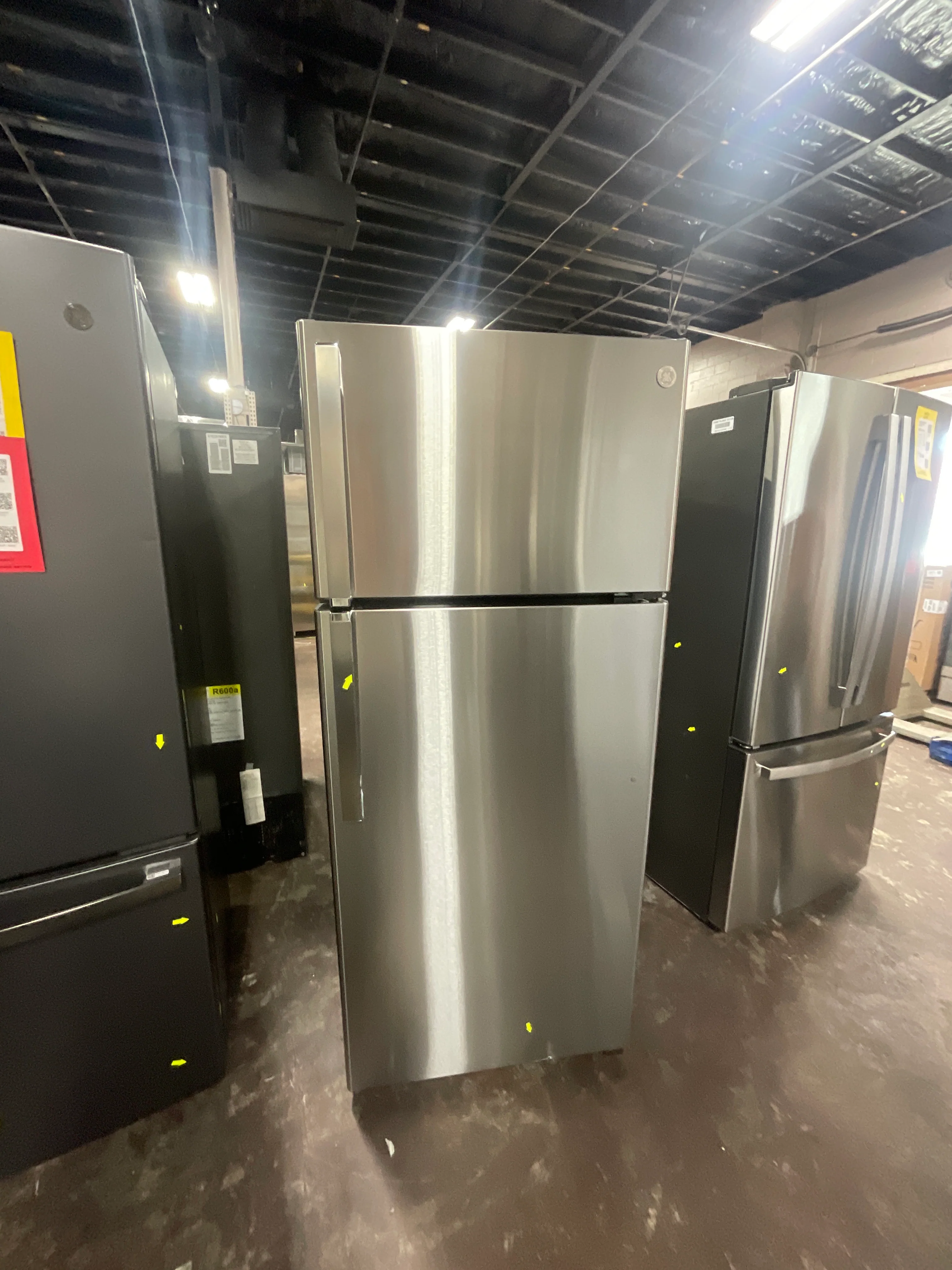 GE® 17.5 Cu. Ft. Top-Freezer Refrigerator - Image 4