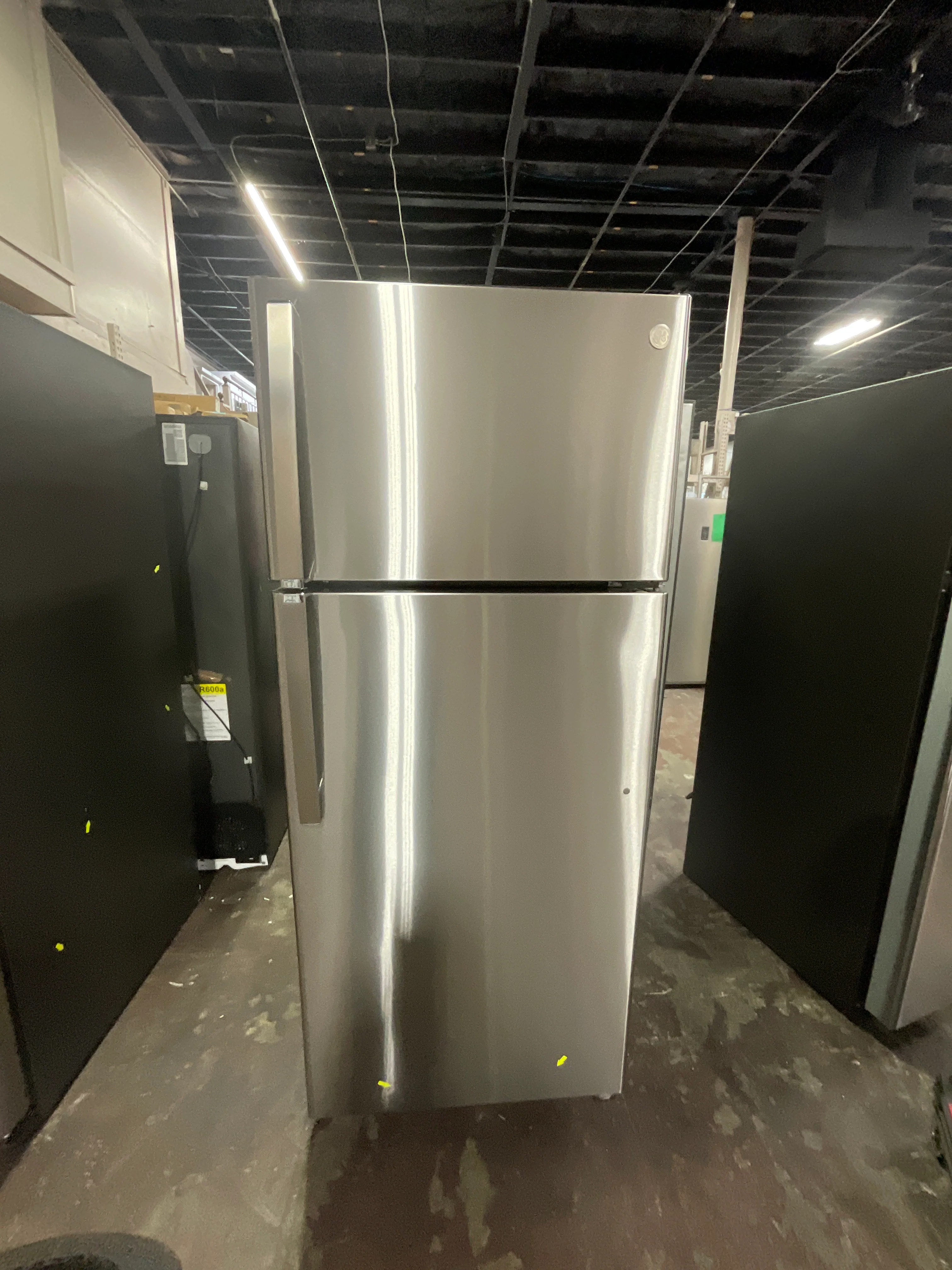 GE® 17.5 Cu. Ft. Top-Freezer Refrigerator - Image 6