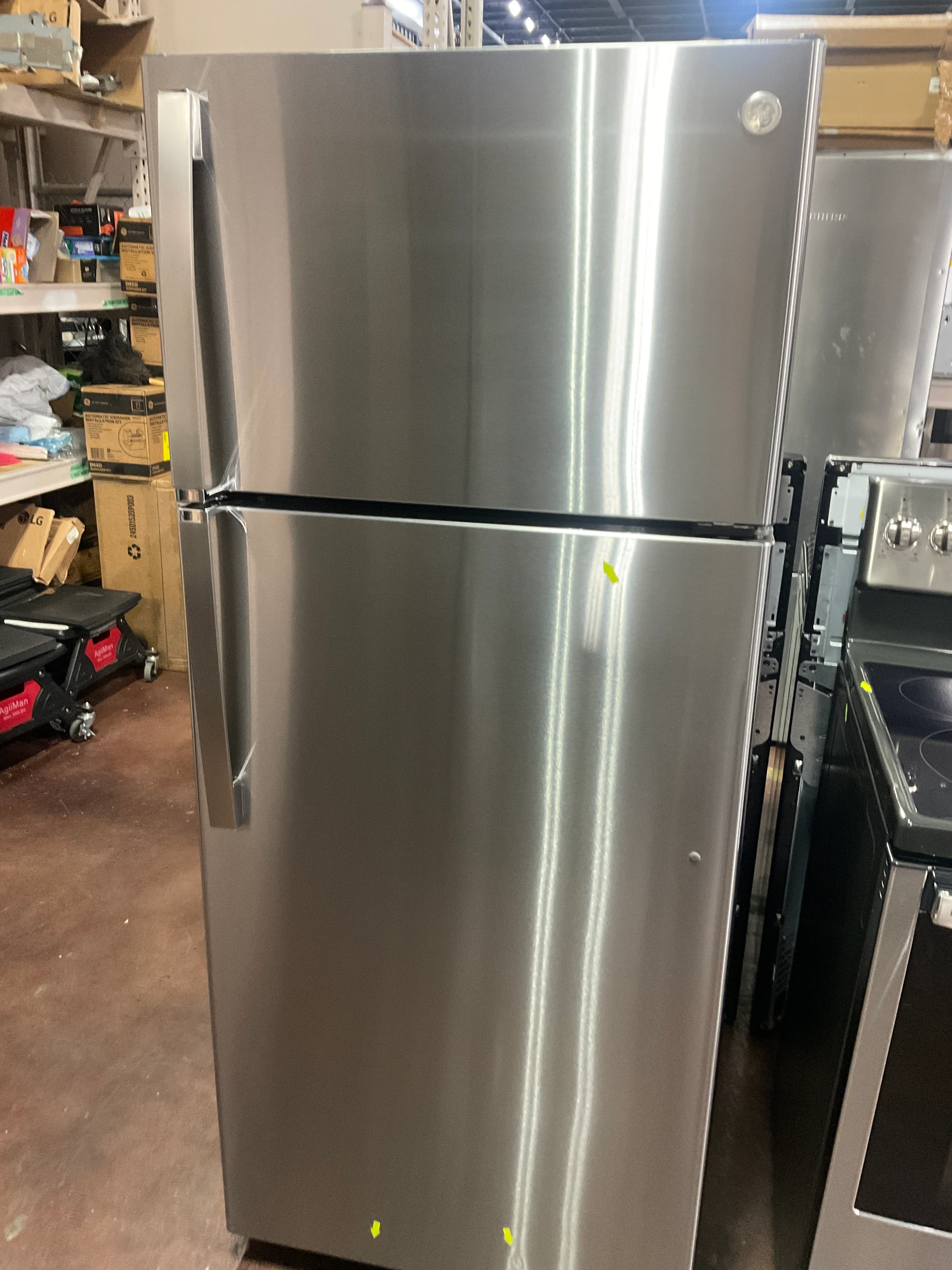 GE® 17.5 Cu. Ft. Top-Freezer Refrigerator - Image 8