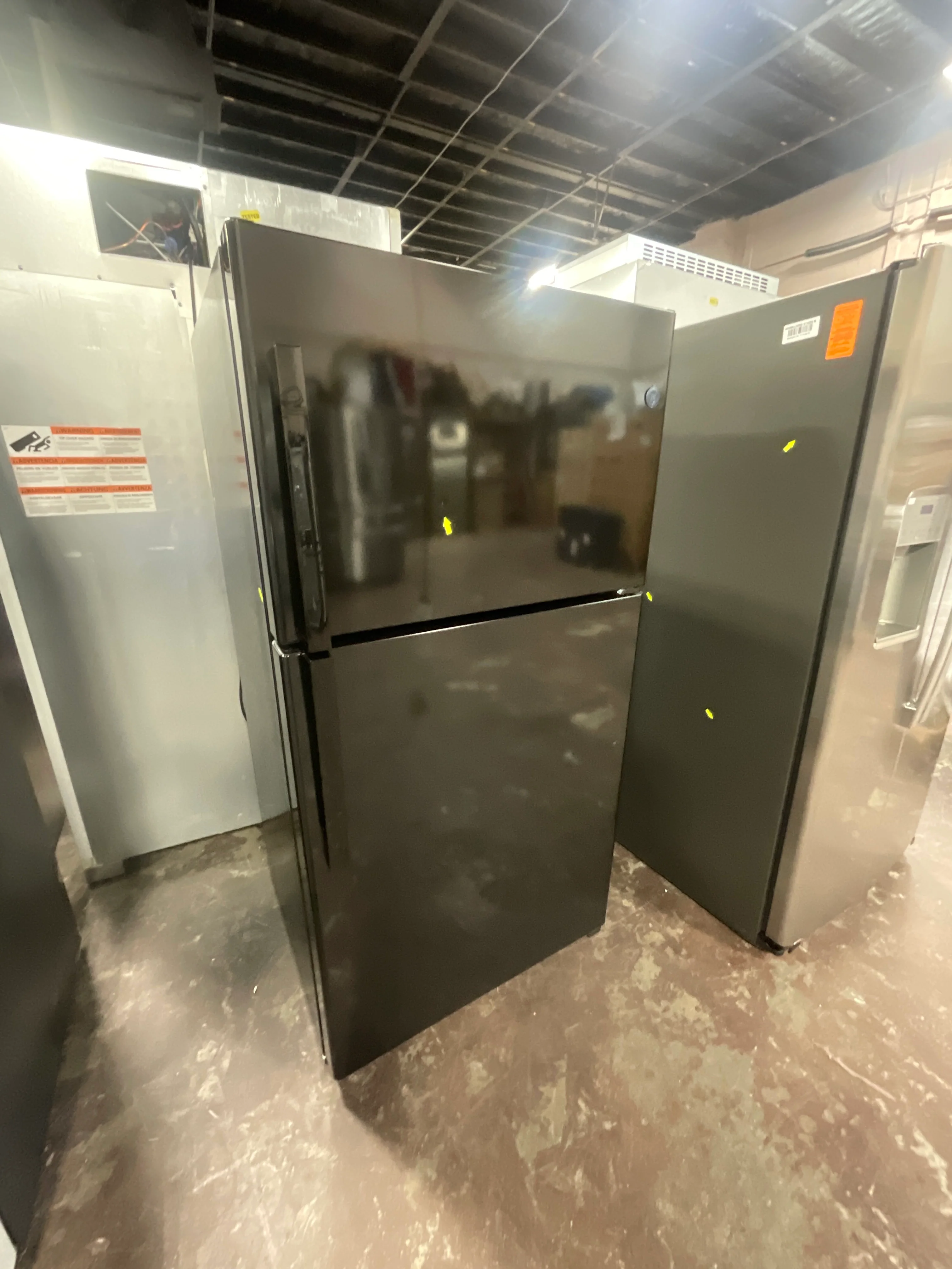 GE® 21.9 Cu. Ft. Garage Ready Top-Freezer Refrigerator - Image 10