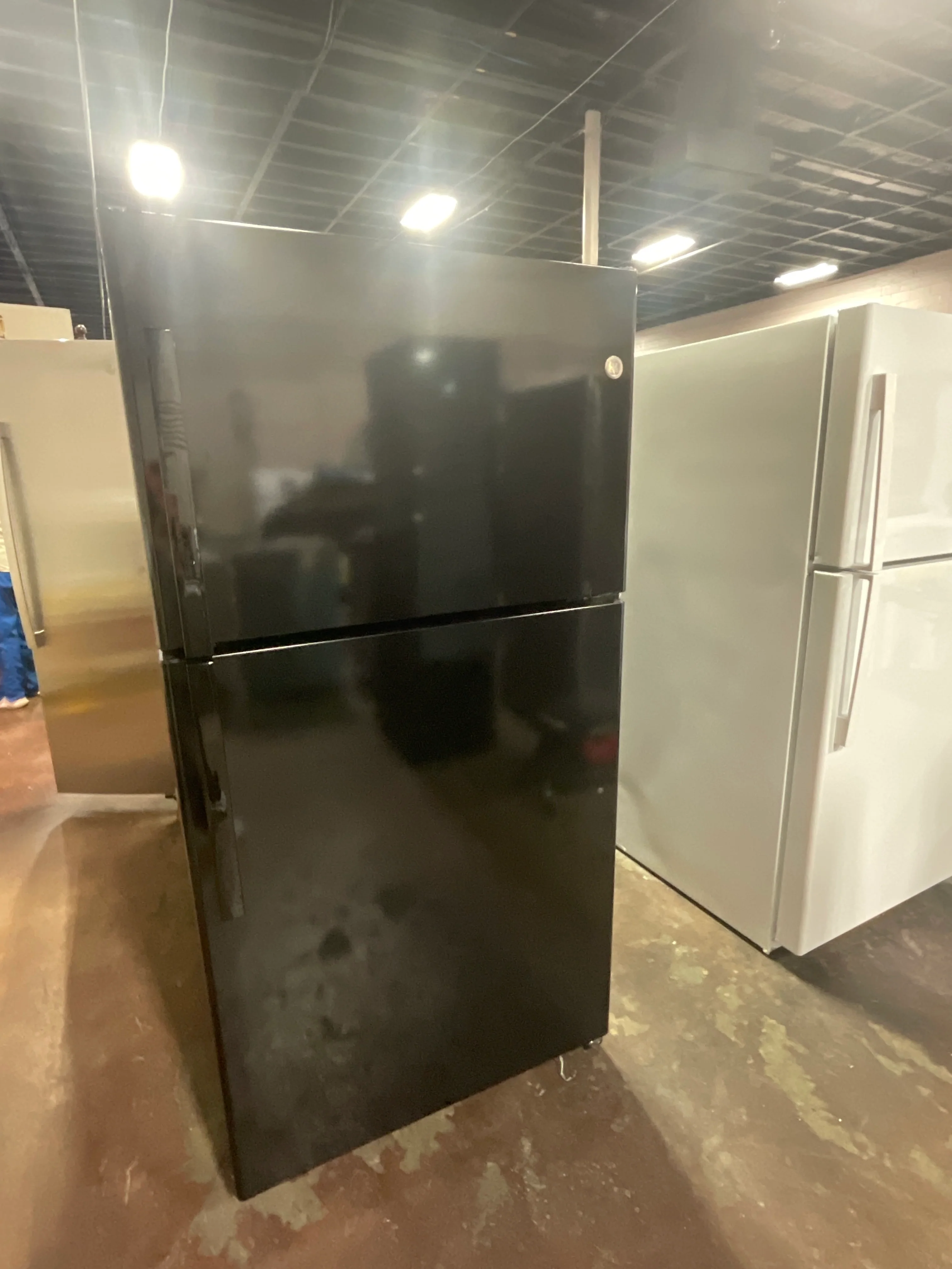 GE® 21.9 Cu. Ft. Garage Ready Top-Freezer Refrigerator - Image 11