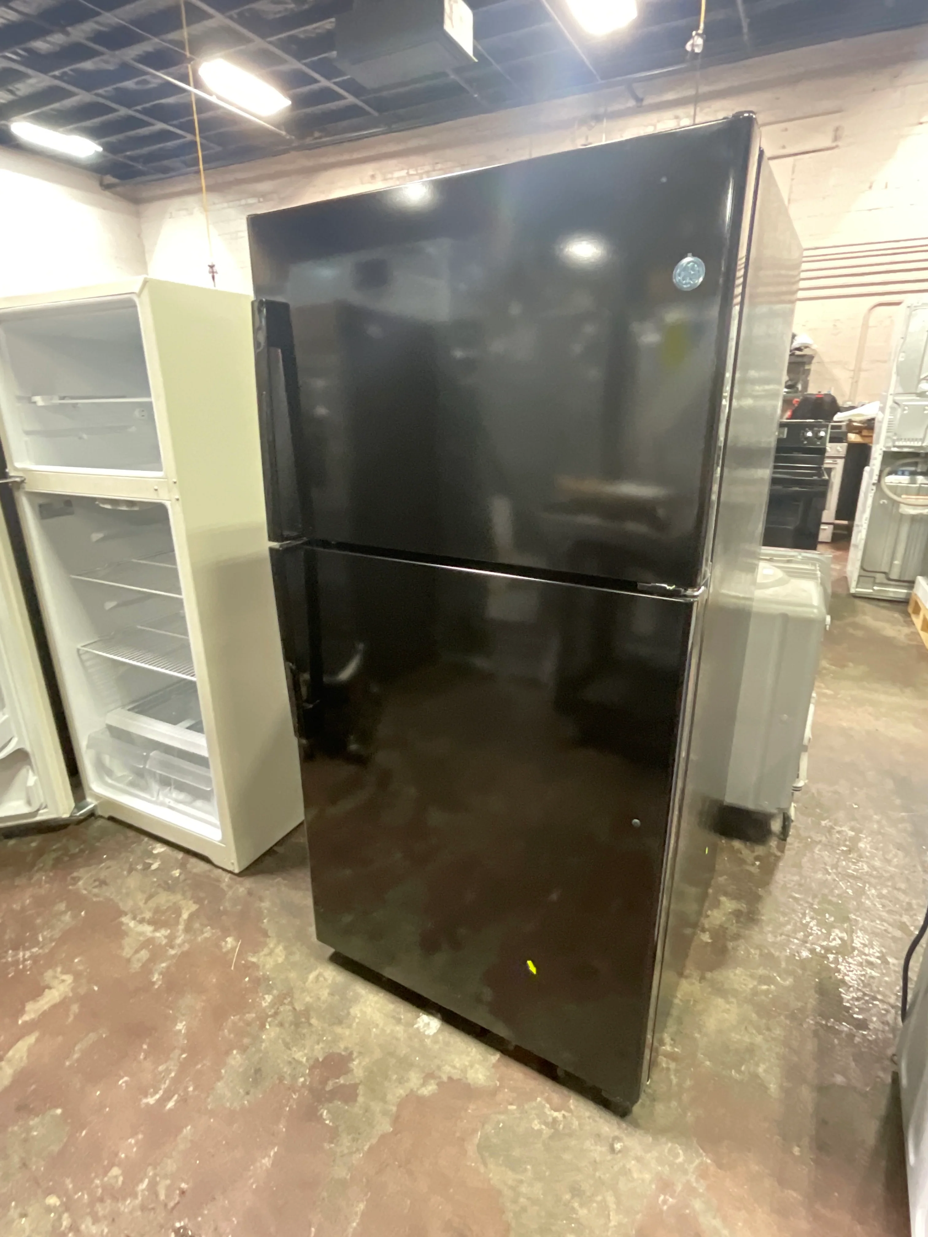 GE® 21.9 Cu. Ft. Garage Ready Top-Freezer Refrigerator - Image 6